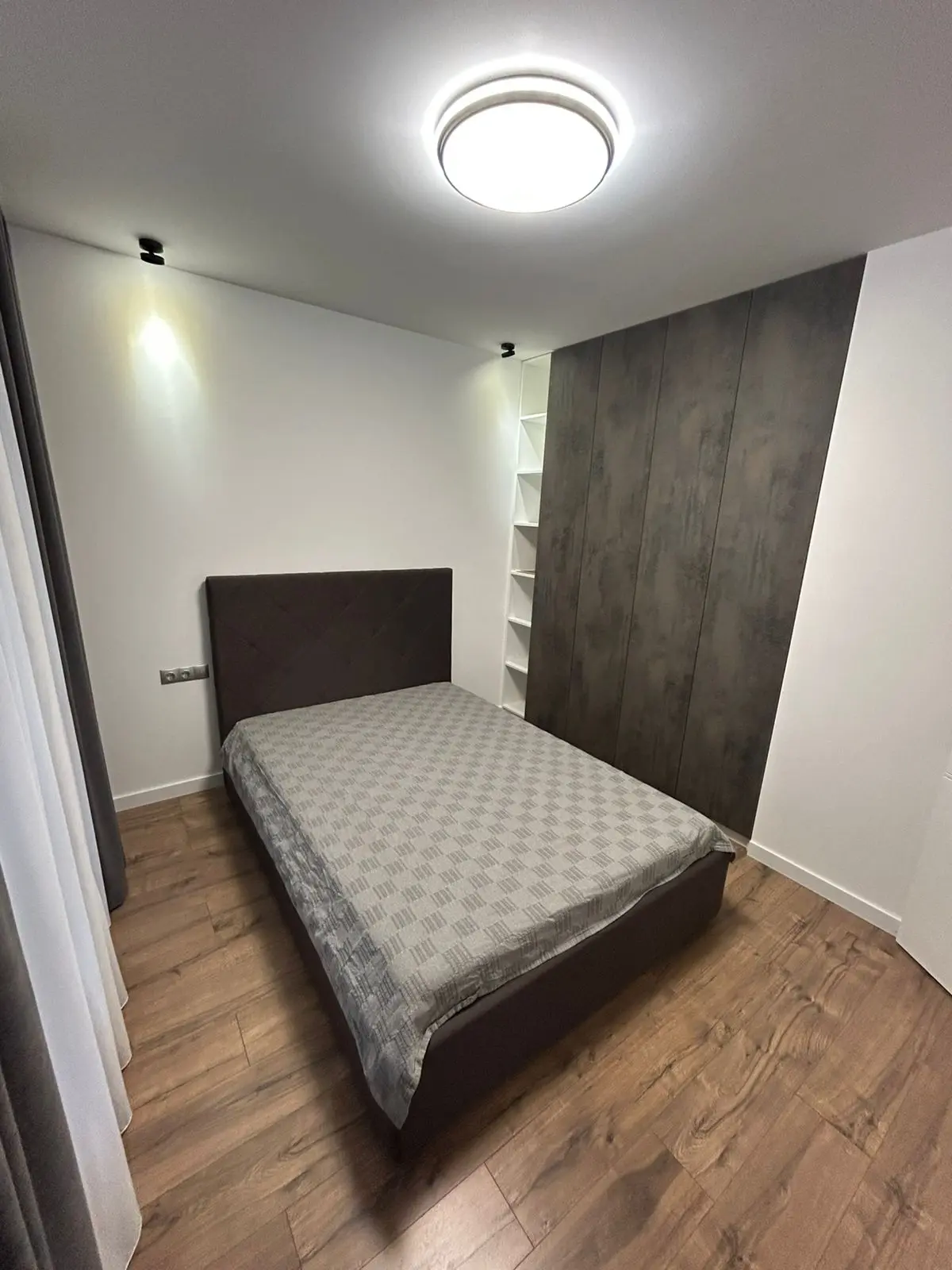 Фото Зняти 1 кімнатну квартиру, Салютна вул. 1 Київ в довгострокову оренду, ціна: 30000 UAH, код 3463