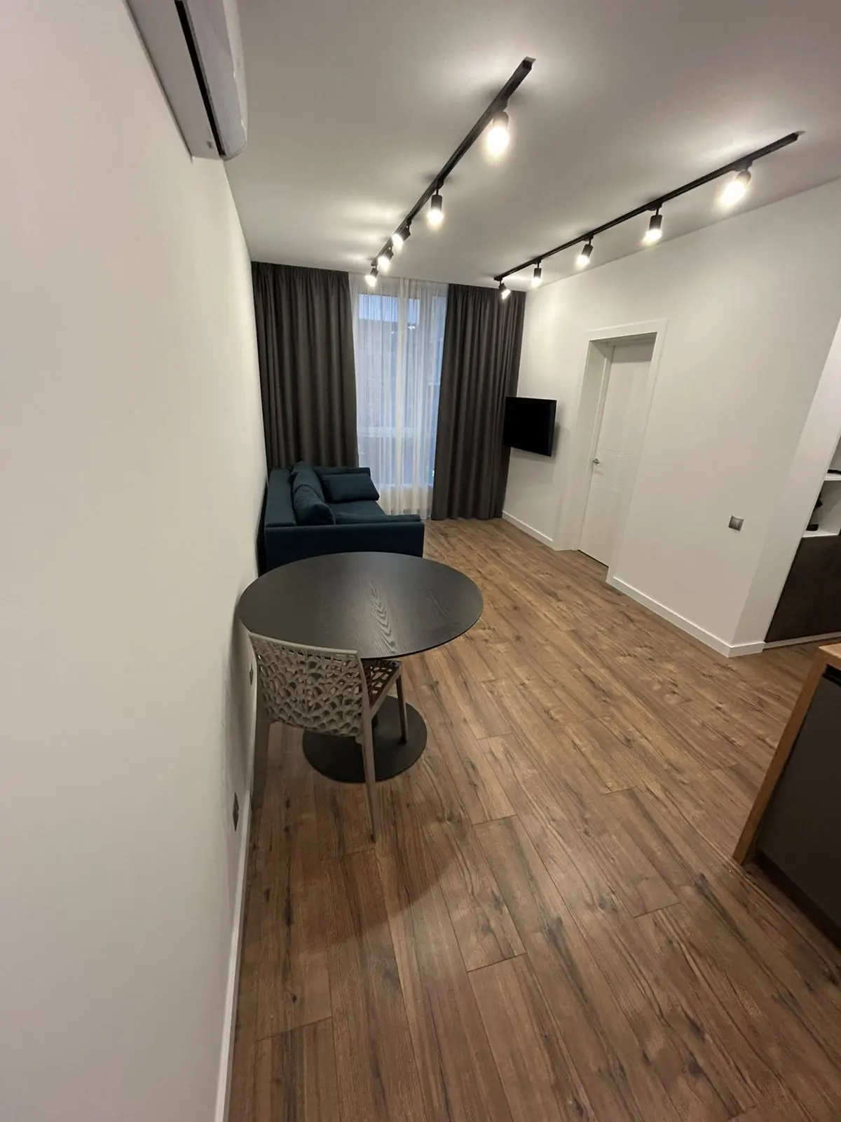 Фото Зняти 1 кімнатну квартиру, Салютна вул. 1 Київ в довгострокову оренду, ціна: 30000 UAH, код 3463