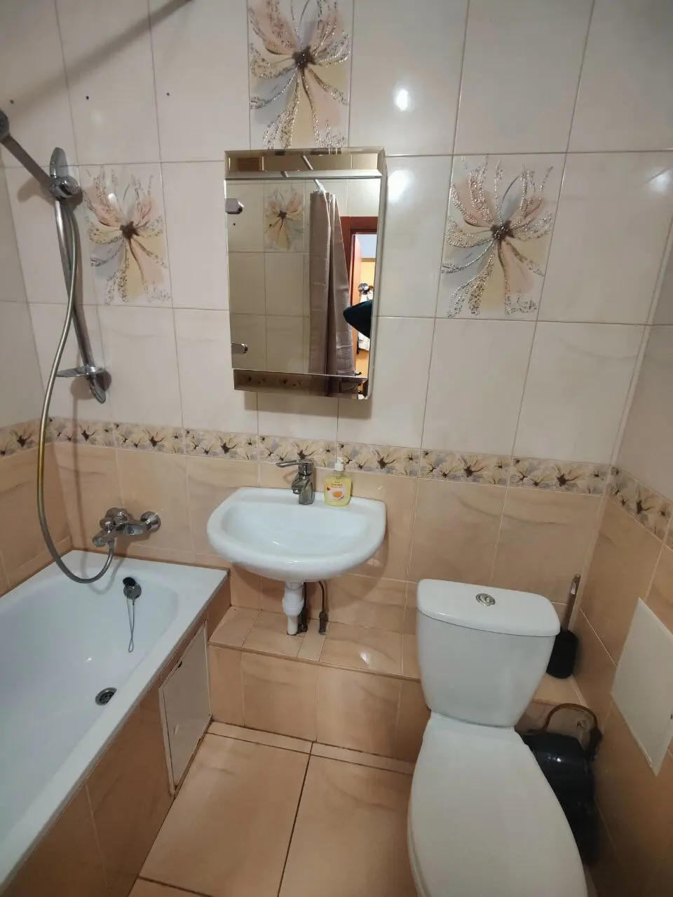 Фото Зняти 1 кімнатну квартиру, Олени Пчілки вул. 4 Київ в довгострокову оренду, ціна: 18000 грн, код 3510