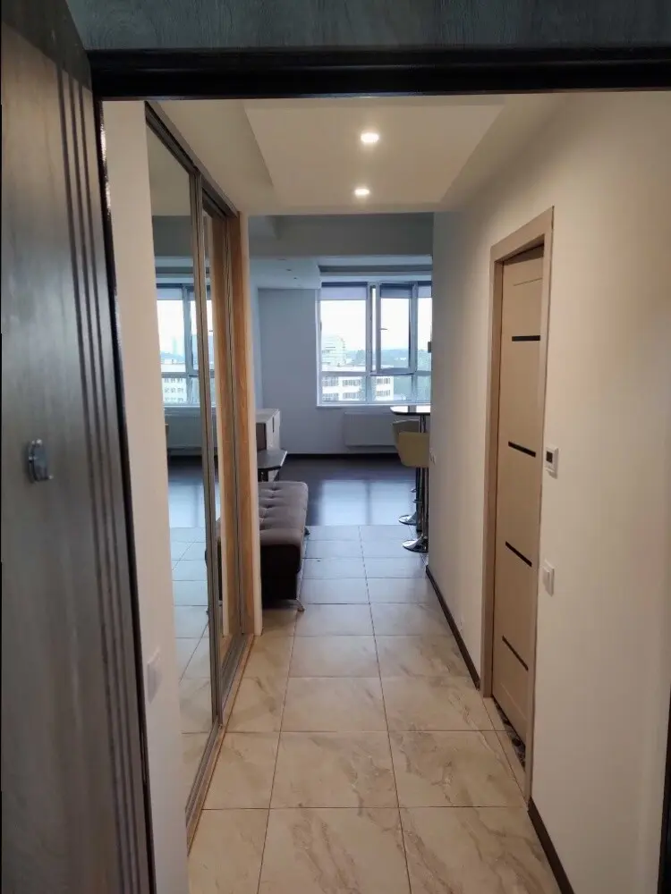 Фото Selling a 1-room apartment, 32 sq.m., Mykoly Bazhana Avenue 17 Kyiv, price: 60000 $, code 3575