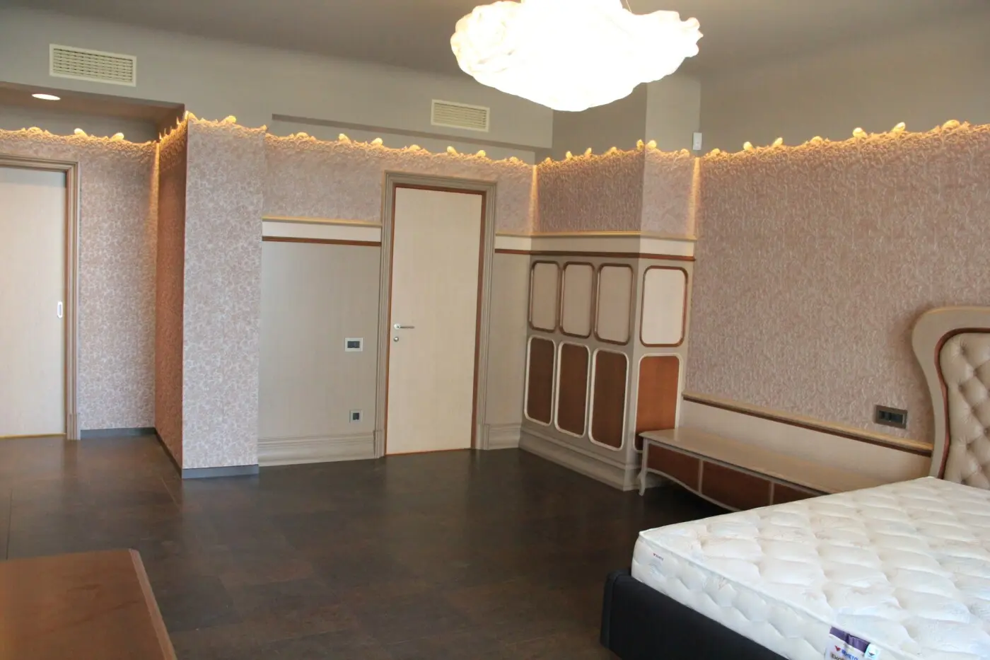 Фото Зняти 3 кімнатну квартиру, Раїси Окіпної вул. 18 Київ в довгострокову оренду, ціна: 62250 грн, код 3576