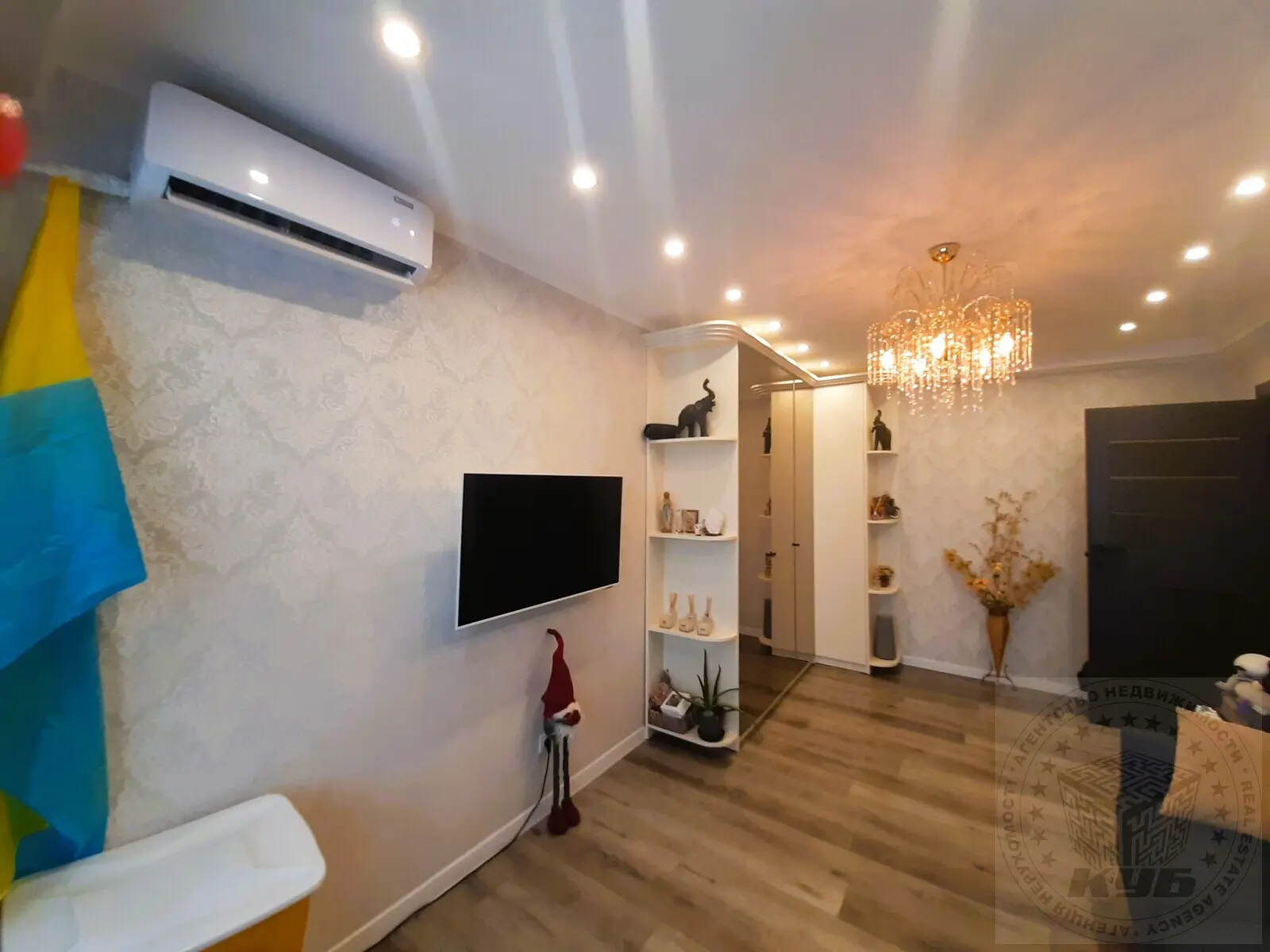 Фото Selling a 2-room apartment, 48 sq.m., Yevhena Konovaltsia Street (Schorsa Street) 37 Kyiv, price: 110000 $, code 3579