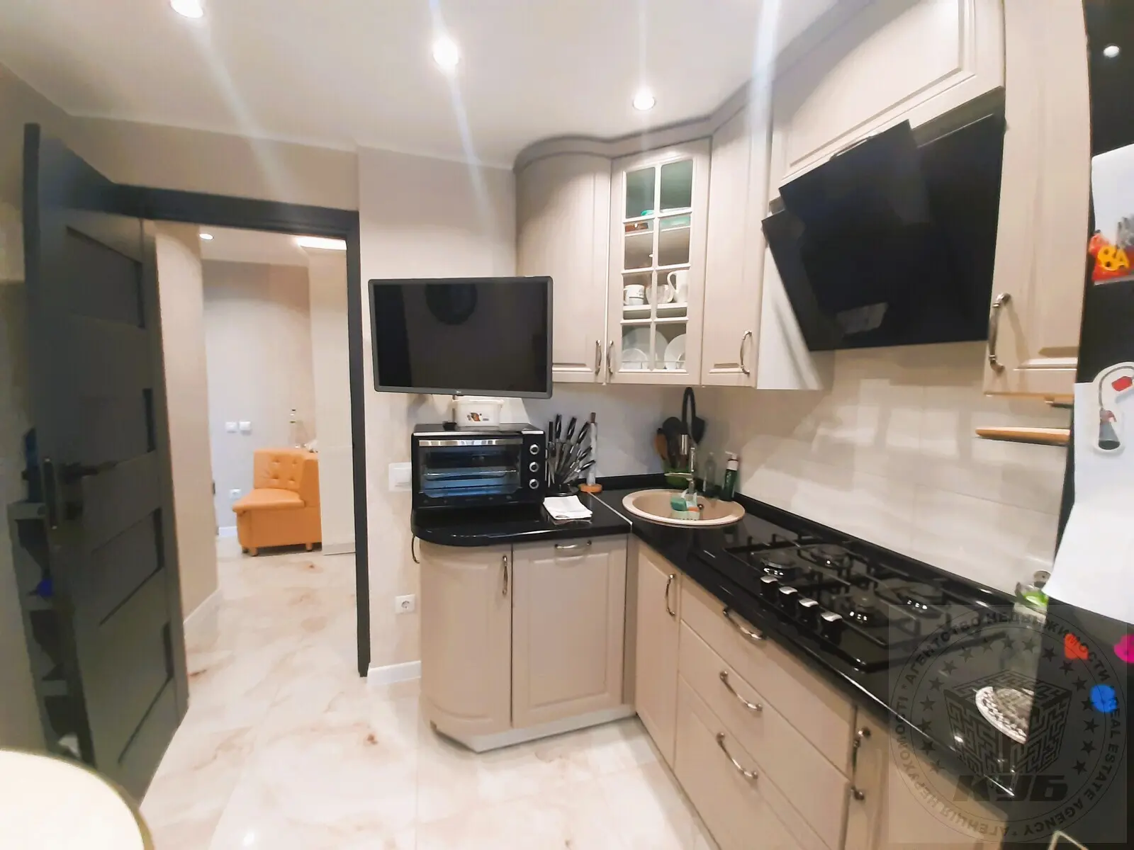 Фото Selling a 2-room apartment, 48 sq.m., Yevhena Konovaltsia Street (Schorsa Street) 37 Kyiv, price: 110000 $, code 3579