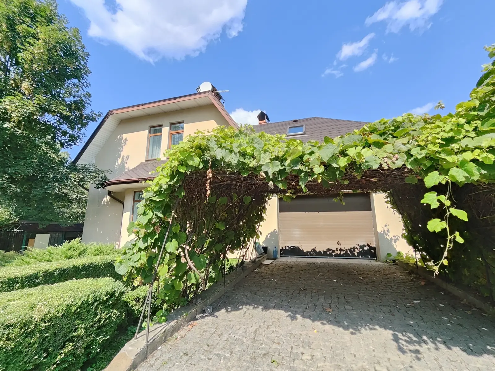 Фото Продаю будинок, 196 кв. м, Світанкова вул.  Бориспіль, ціна: 120000 $, код 3590