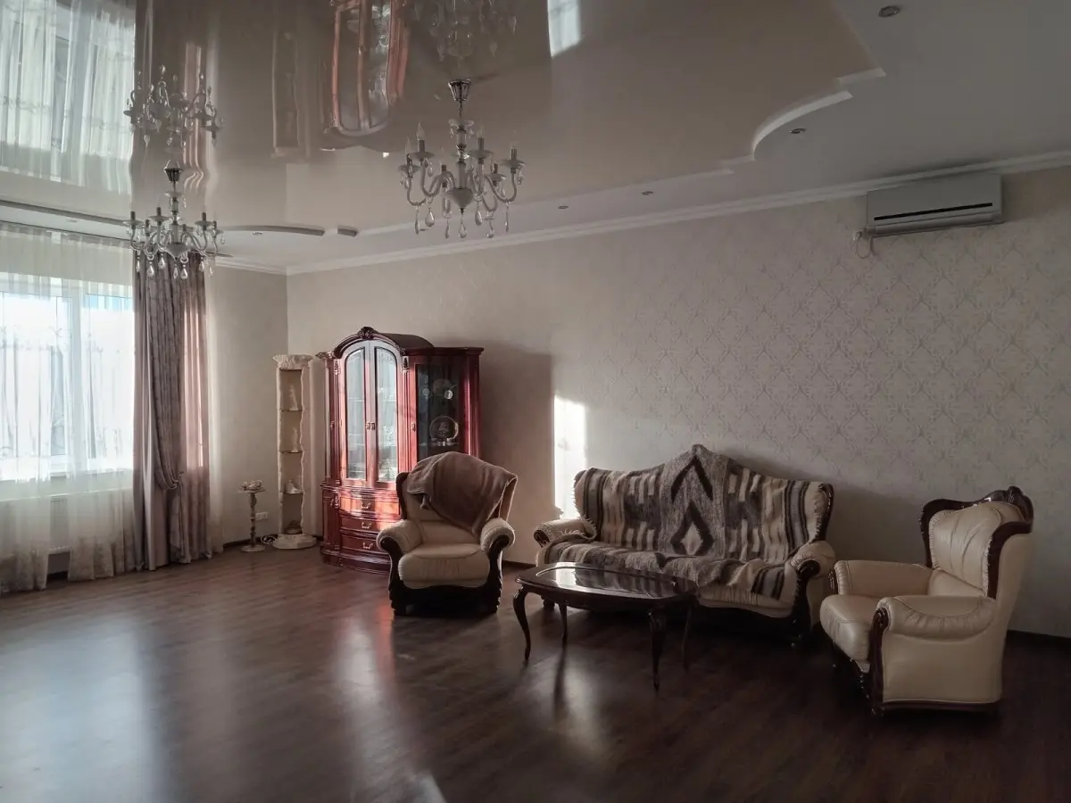 Фото Зняти будинок, Різдвяна вул. (Коцюбинського)  Погреби в довгострокову оренду, ціна: 2600 $, код 3629