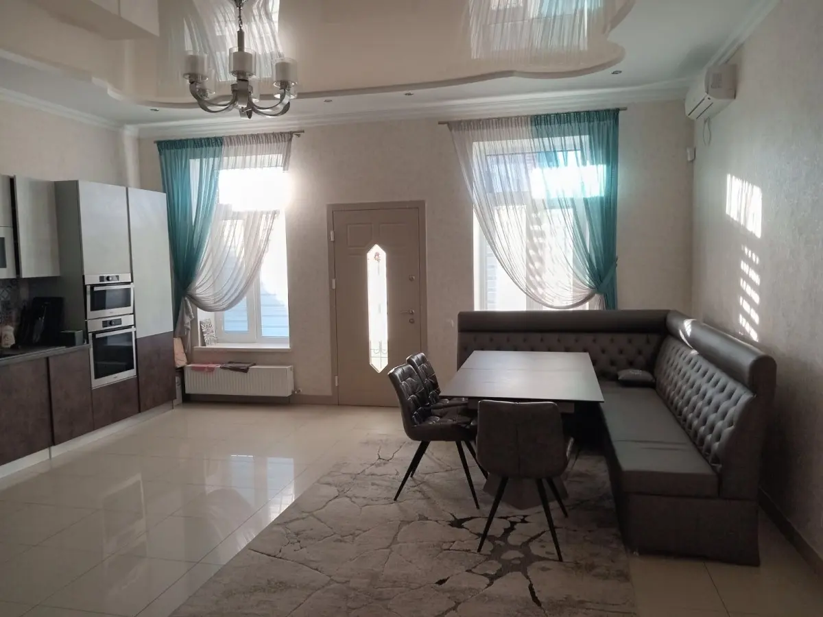 Фото Зняти будинок, Різдвяна вул. (Коцюбинського)  Погреби в довгострокову оренду, ціна: 2600 $, код 3629