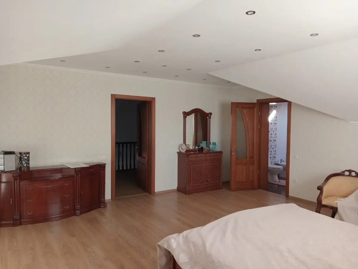 Фото Зняти будинок, Різдвяна вул. (Коцюбинського)  Погреби в довгострокову оренду, ціна: 2600 $, код 3629