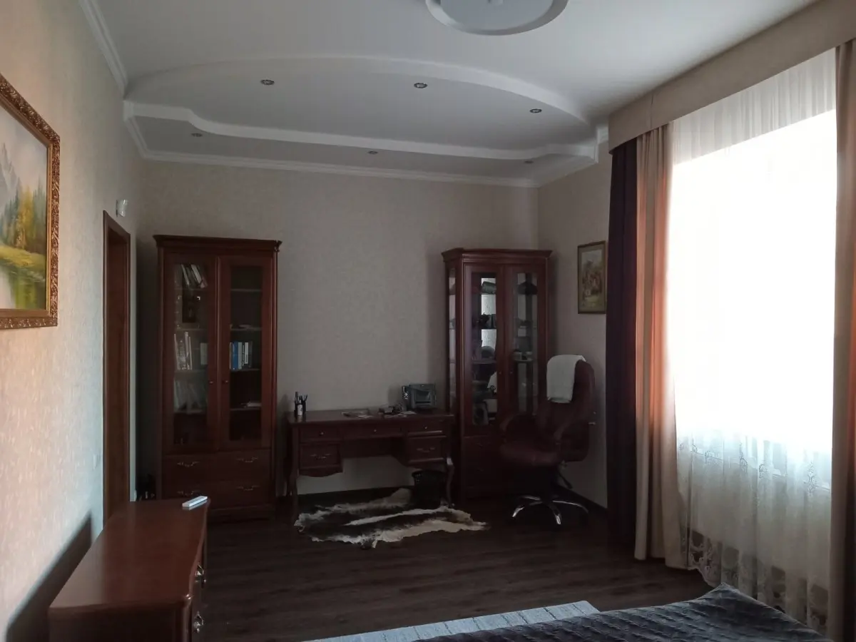 Фото Зняти будинок, Різдвяна вул. (Коцюбинського)  Погреби в довгострокову оренду, ціна: 2600 $, код 3629