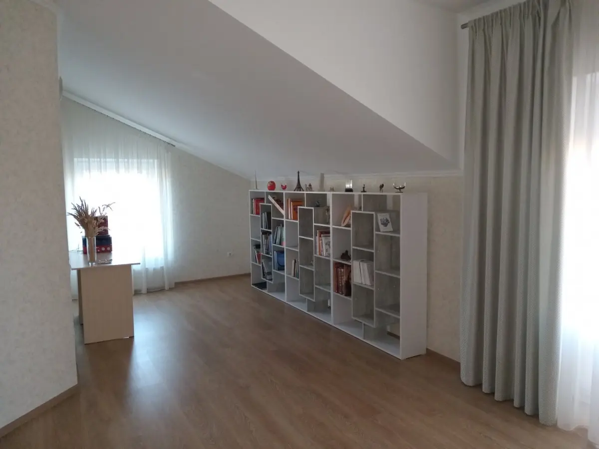 Фото Зняти будинок, Різдвяна вул. (Коцюбинського)  Погреби в довгострокову оренду, ціна: 2600 $, код 3629