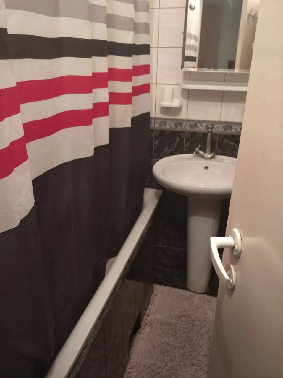 Фото Зняти 3 кімнатну квартиру, Перемоги просп. 7 Київ в довгострокову оренду, ціна: 15000 UAH, код 3658