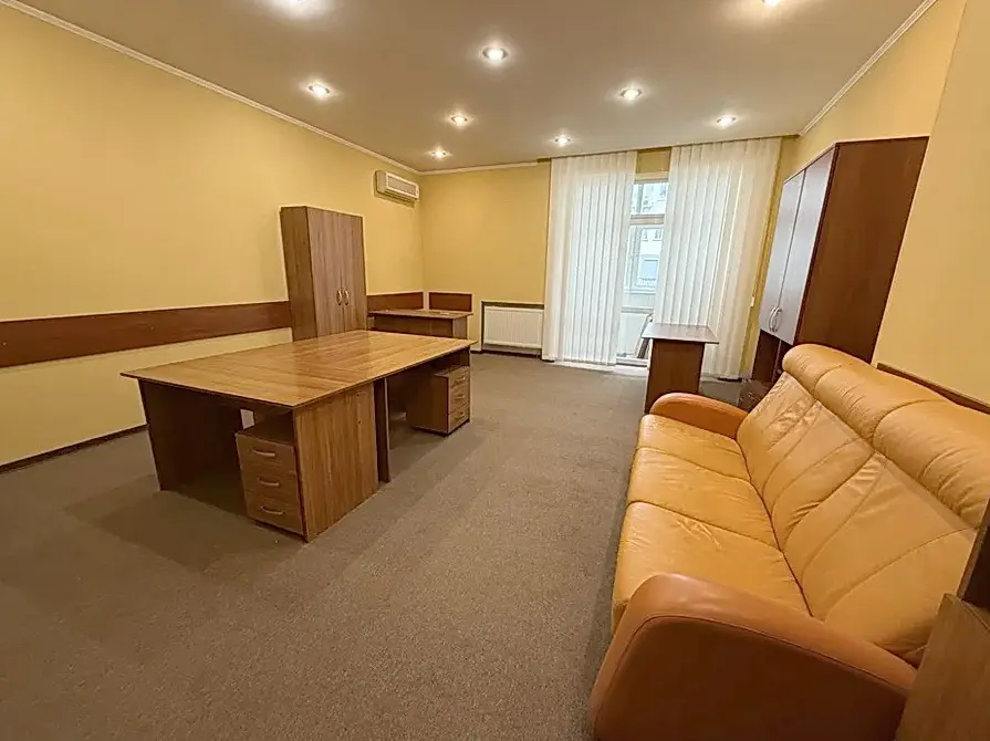 Фото Орендувати офіс, Дмитрівська вул. 56 Київ в довгострокову оренду, ціна: 1000 EUR, код 3660