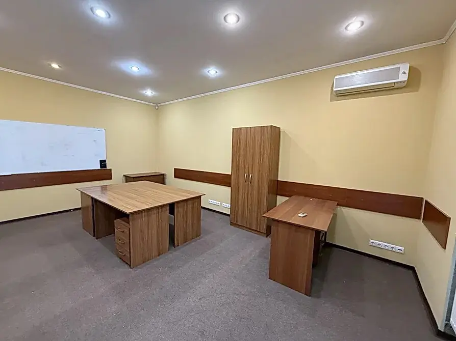 Фото Орендувати офіс, Дмитрівська вул. 56 Київ в довгострокову оренду, ціна: 1000 EUR, код 3660