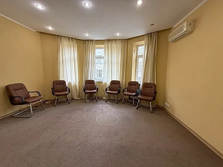 Фото Орендувати офіс, Дмитрівська вул. 56 Київ в довгострокову оренду, ціна: 1000 EUR, код 3660