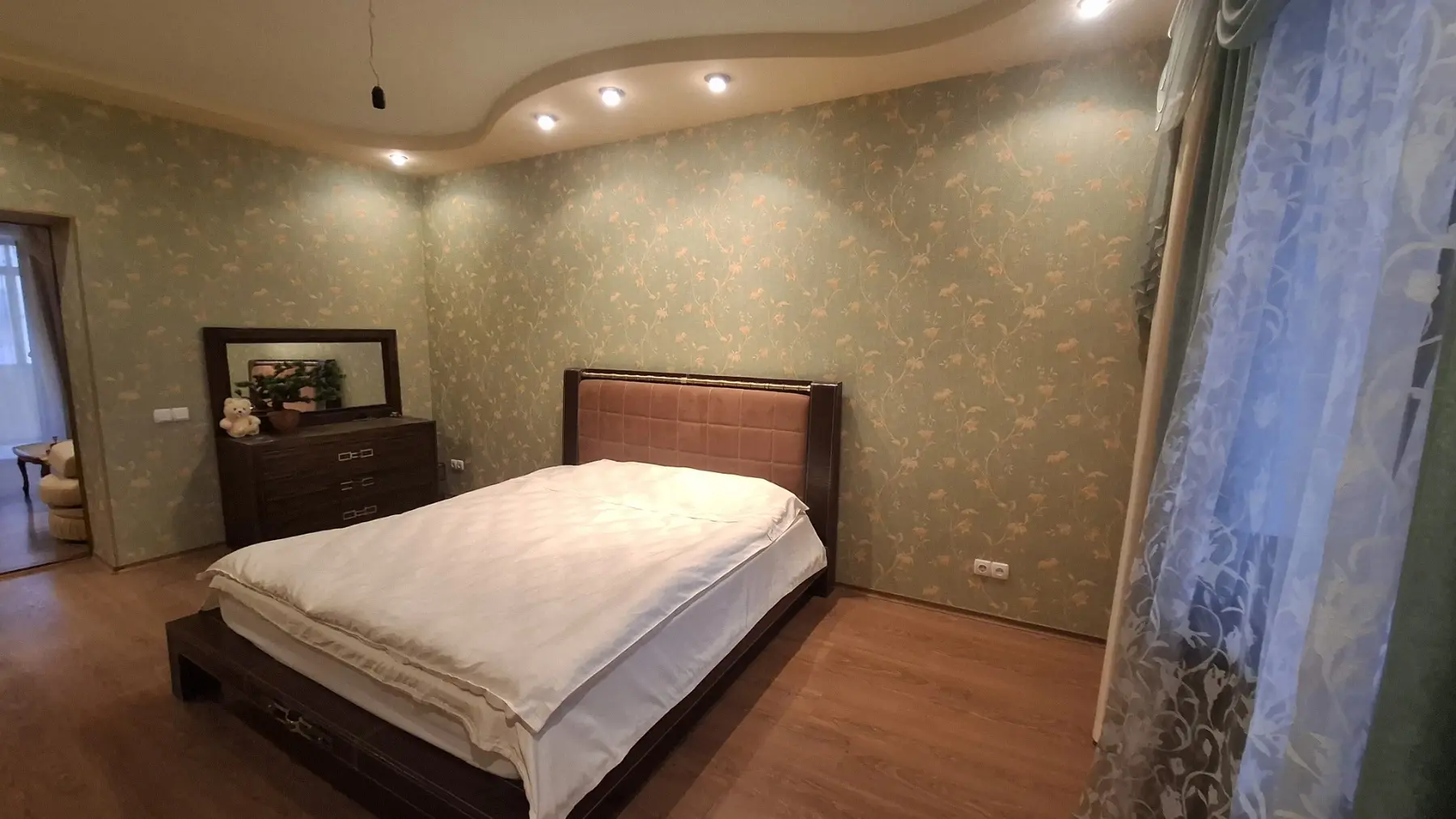 Фото Selling a 3-room apartment, 70 sq.m., Alchevskykh Street (Artema Street) 17 Kharkiv, price: 60000 $, code 3666