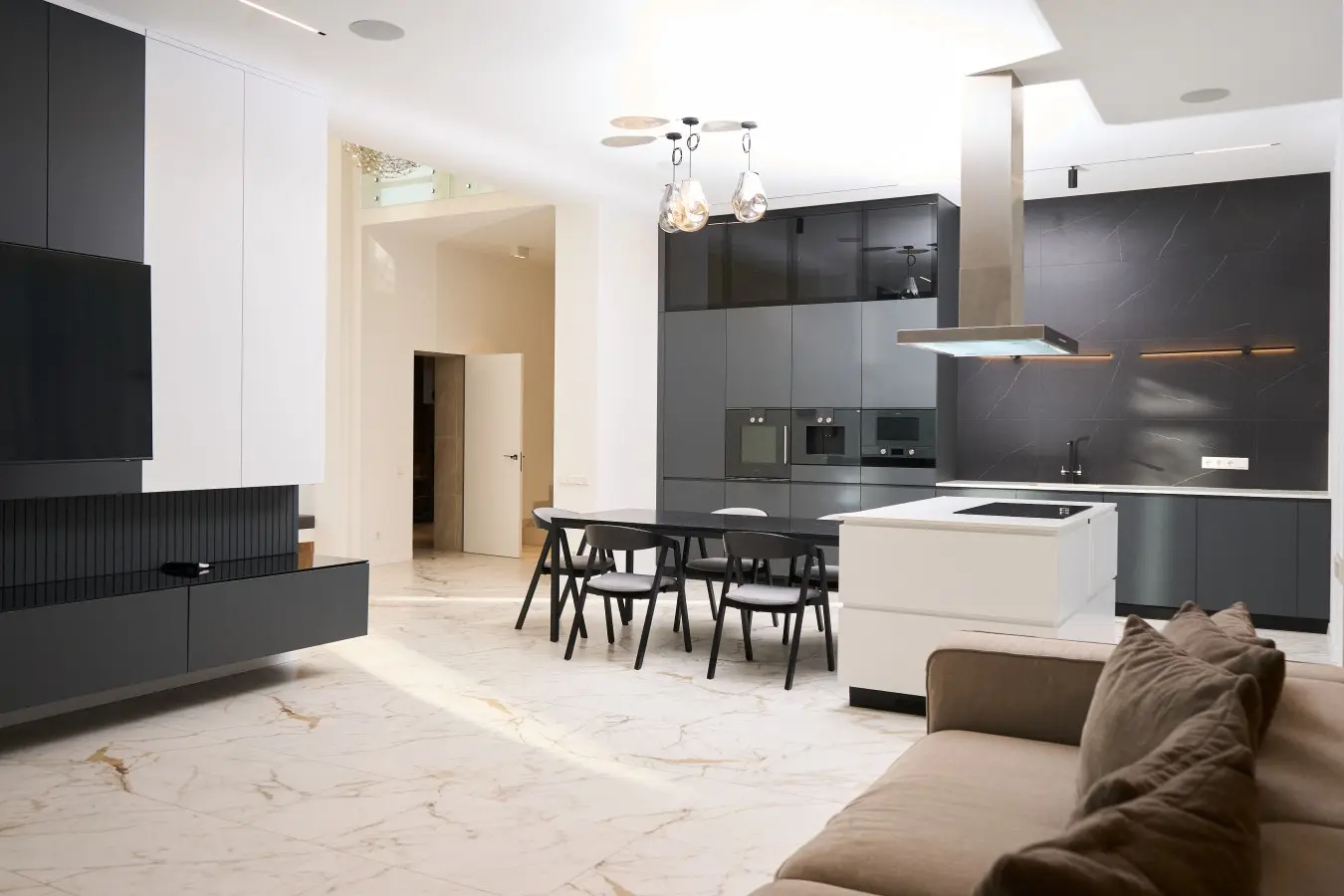 Фото Зняти будинок, Центральна вул.  Київ в довгострокову оренду, ціна: 8000 $, код 3668