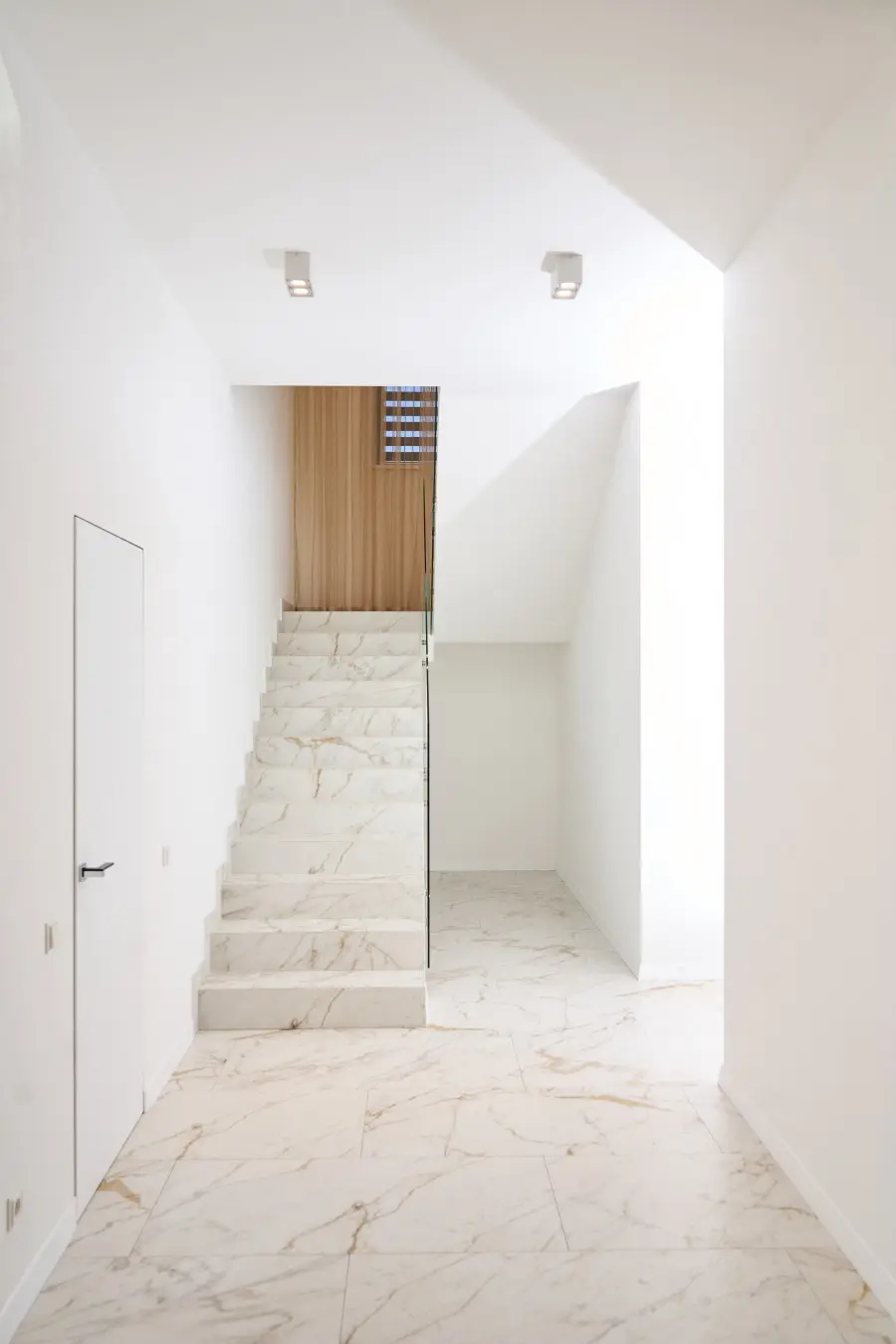 Фото Зняти будинок, Центральна вул.  Київ в довгострокову оренду, ціна: 8000 $, код 3668