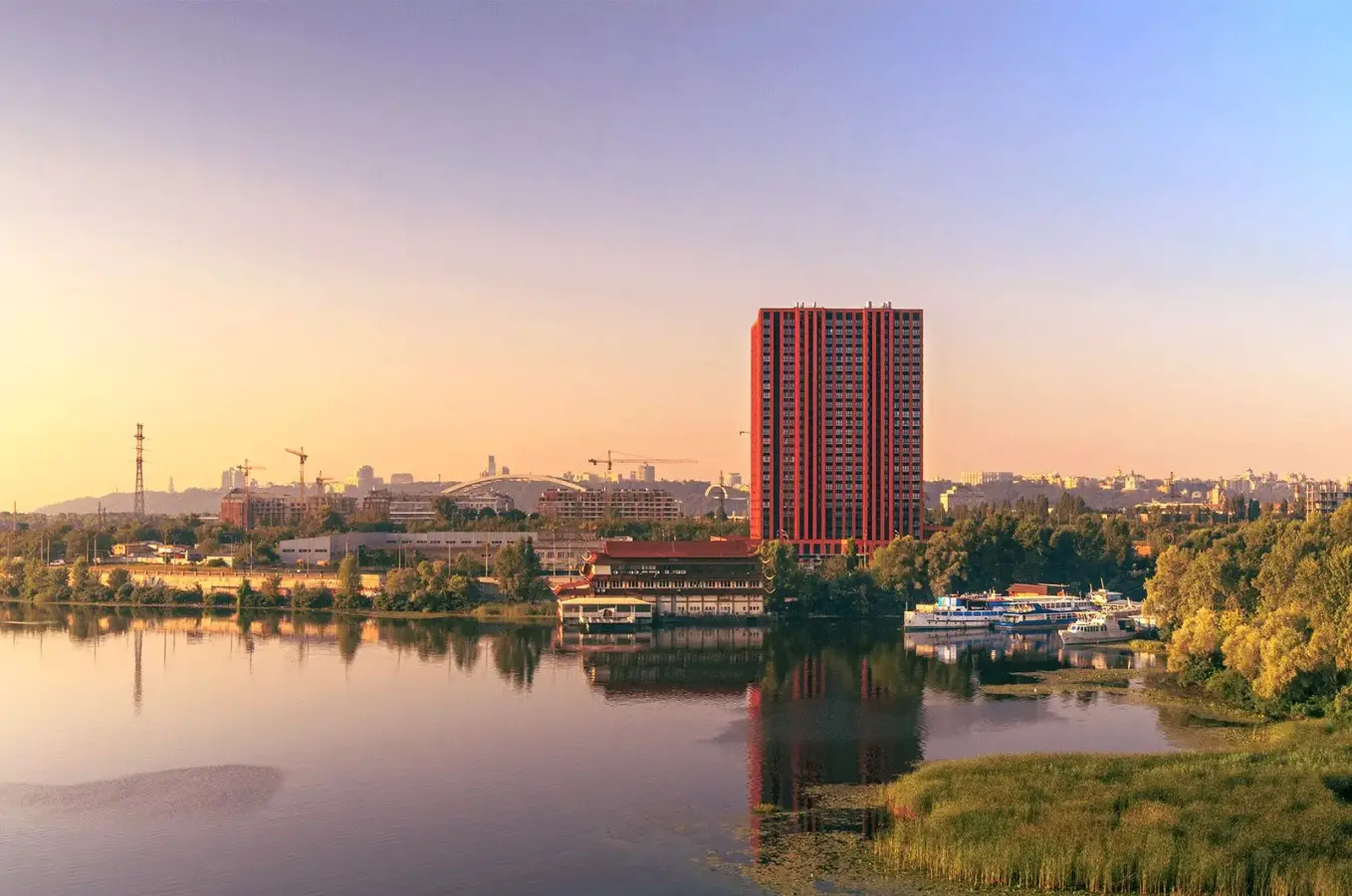 Фото Продаю 4-комнатную квартиру, 123 кв. м, Набережно-Рыбальская дорога  Киев, цена: 210000 $, код 3724