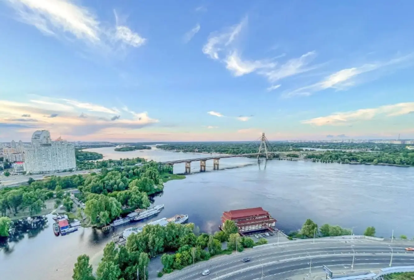 Фото Продаю 4-комнатную квартиру, 123 кв. м, Набережно-Рыбальская дорога  Киев, цена: 210000 $, код 3724