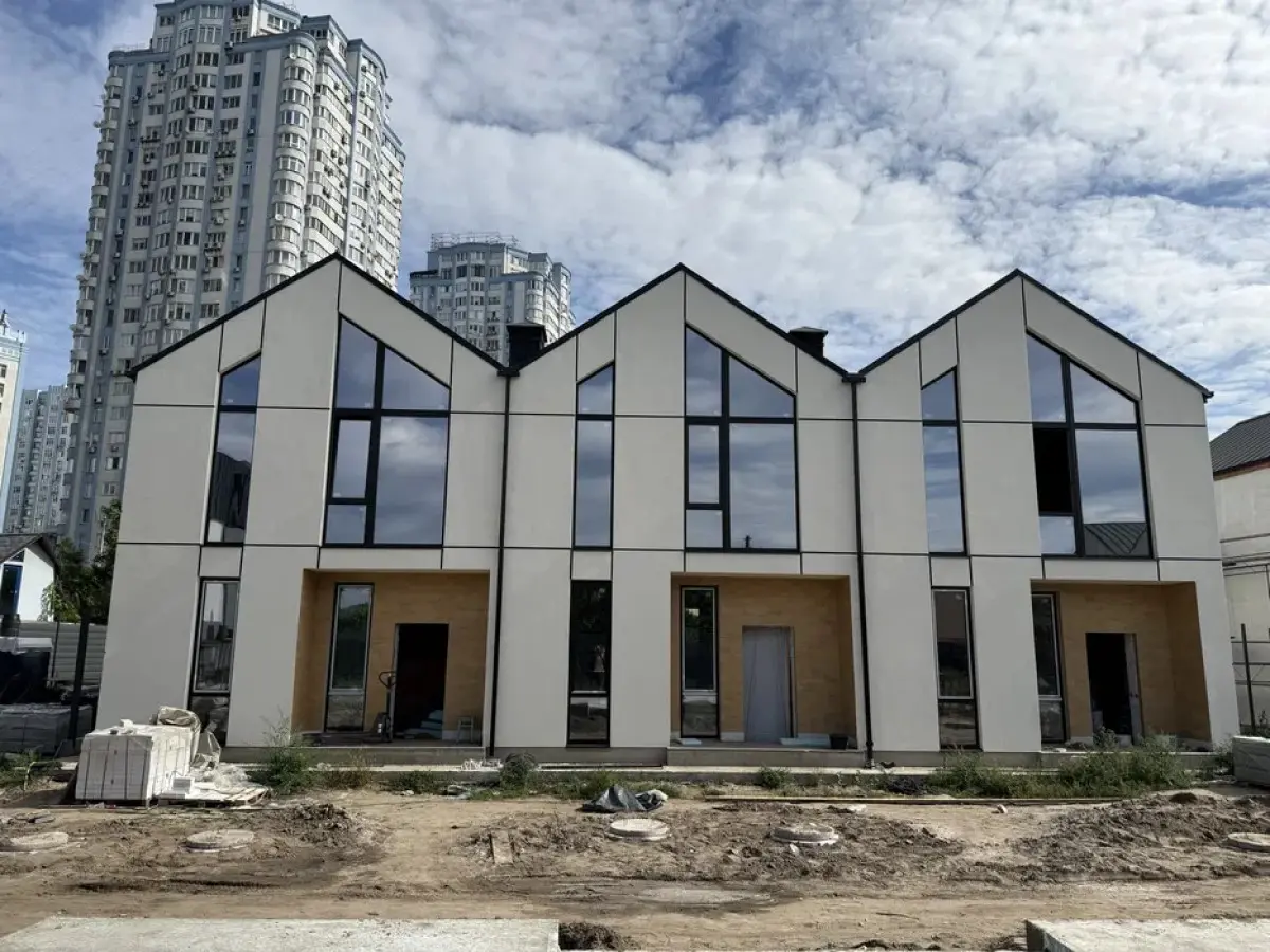 Фото Продаю будинок, 120 кв. м, Завальна вул.  Київ, ціна: 150000 $, код 3742