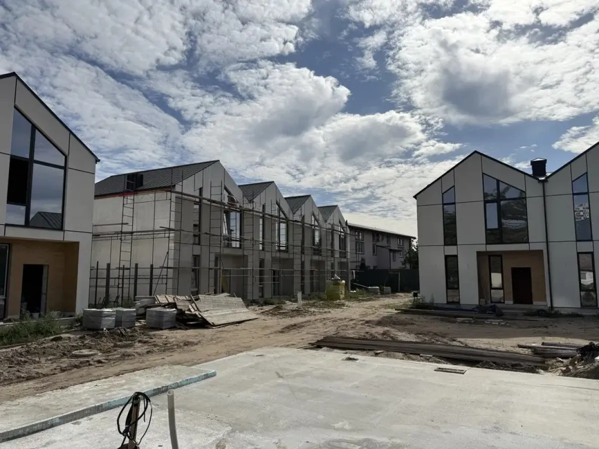 Фото Продаю будинок, 120 кв. м, Завальна вул.  Київ, ціна: 150000 $, код 3742