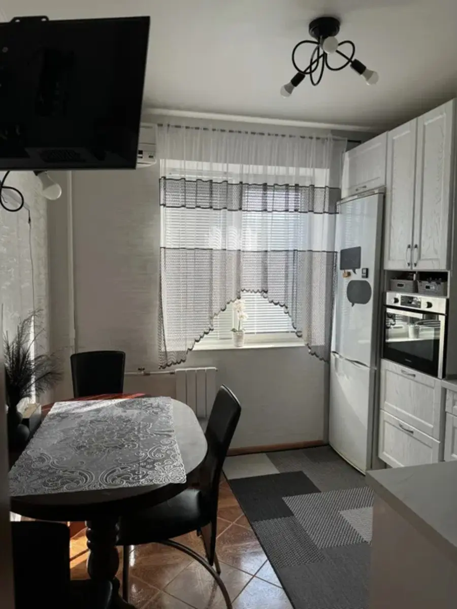 Фото Selling a 1-room apartment, 51 sq.m., Dmytra Lutsenka Street (Yuriia Smolycha Street)  Kyiv, price: 86000 $, code 3744