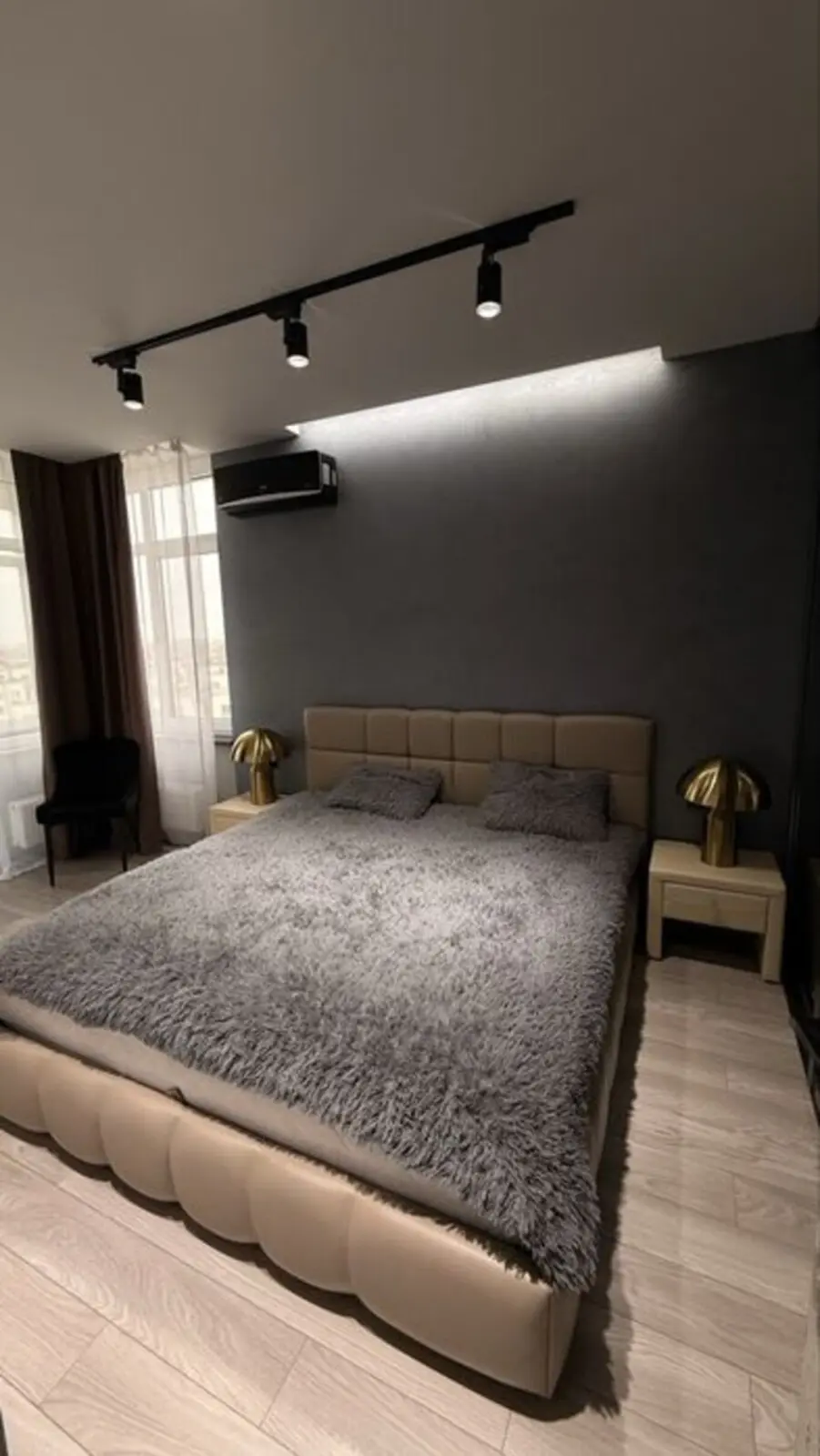 Фото Продаю 1 кімнатну квартиру, 63 кв. м, Юнацька вул. 19 Київ, ціна: 155000 $, код 3747