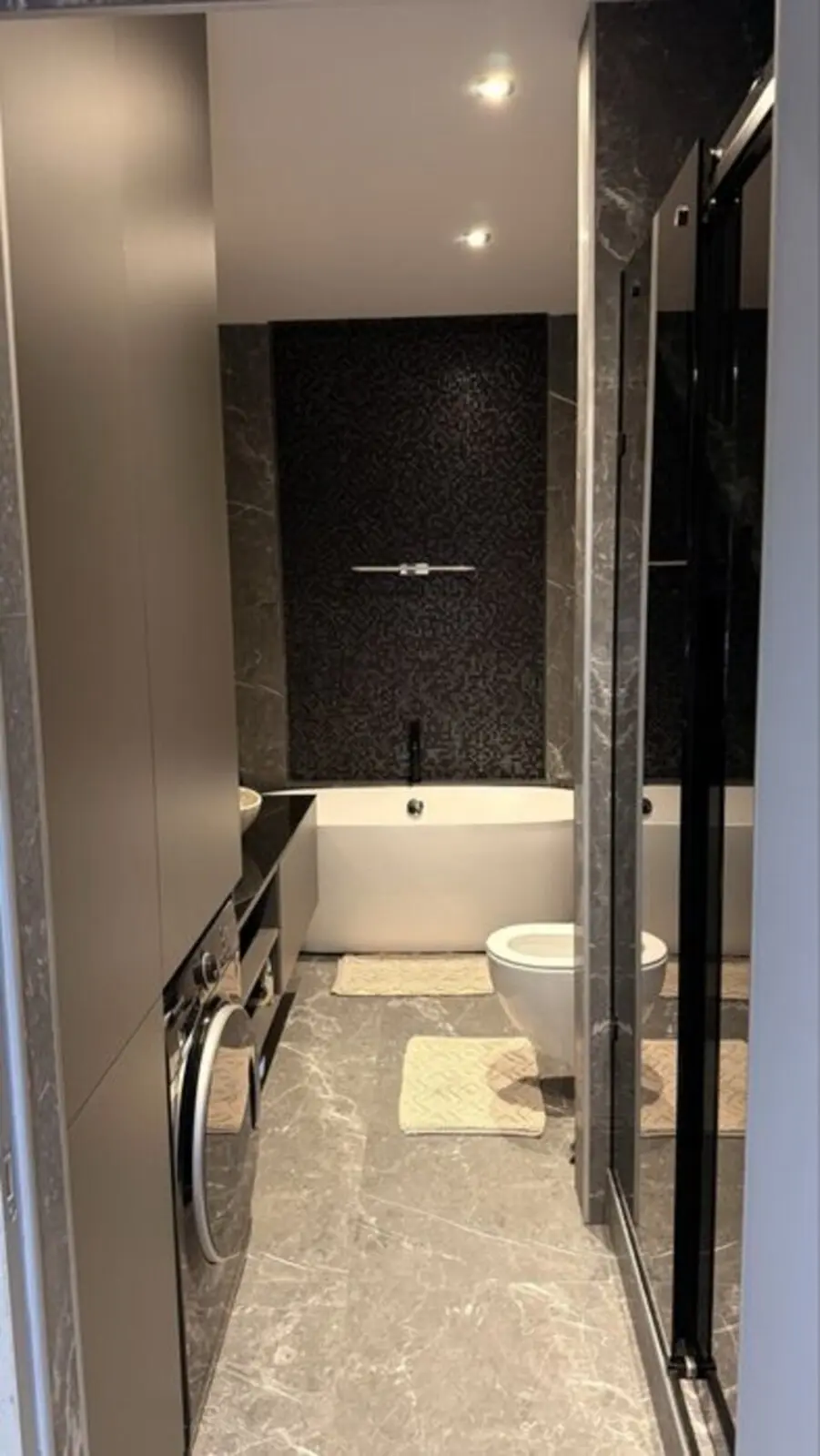 Фото Продаю 1 кімнатну квартиру, 63 кв. м, Юнацька вул. 19 Київ, ціна: 155000 $, код 3747