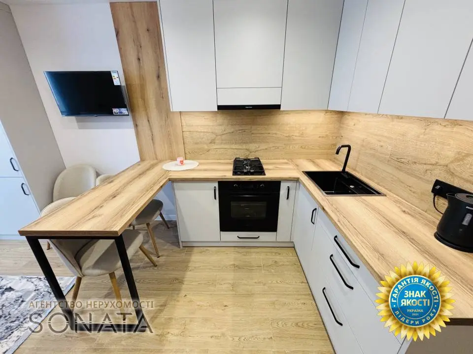 Фото Selling a 1-room apartment, 41 sq.m., Baidy Vyshnyvetskoho Street  Cherkasy, price: 79000 $, code 3768