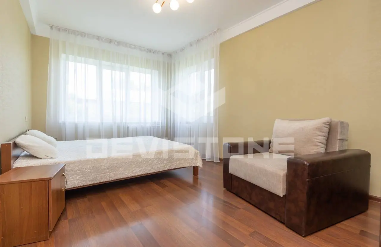 Фото Продаю -2 кімнатну квартиру, 46 кв. м, Павла Вірського бульв. (Саратовська) 53/31 Київ, ціна: 84700 $, код 3774