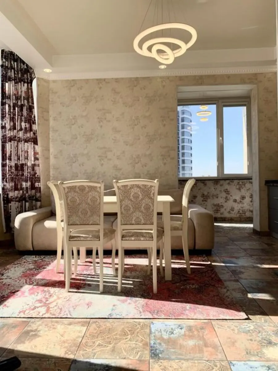 Фото Selling a 1-room apartment, 75 sq.m., Yevhena Konovaltsia Street (Schorsa Street) 34А Kyiv, price: 238000 $, code 3799