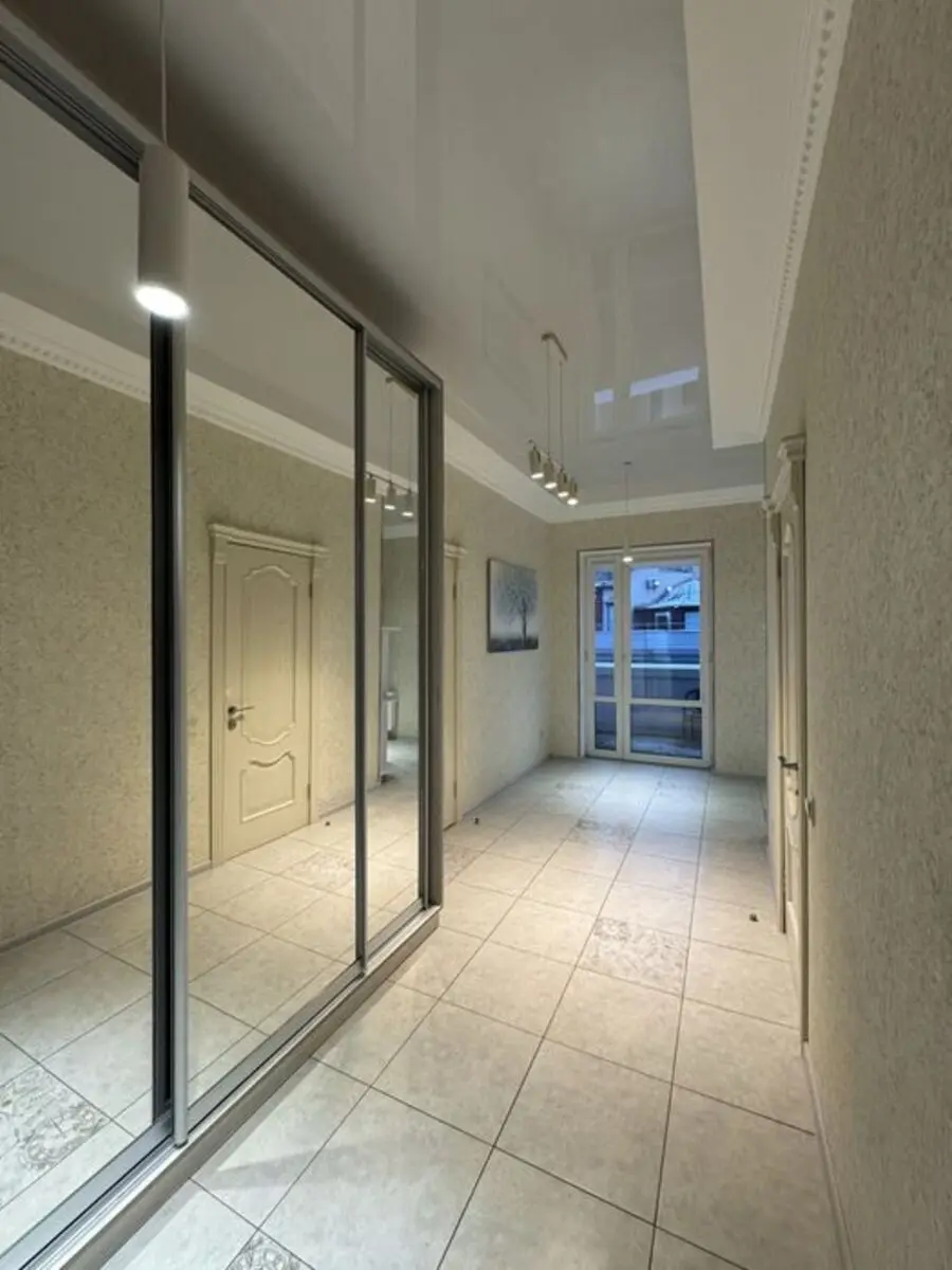 Фото Selling a 1-room apartment, 75 sq.m., Yevhena Konovaltsia Street (Schorsa Street) 34А Kyiv, price: 238000 $, code 3799