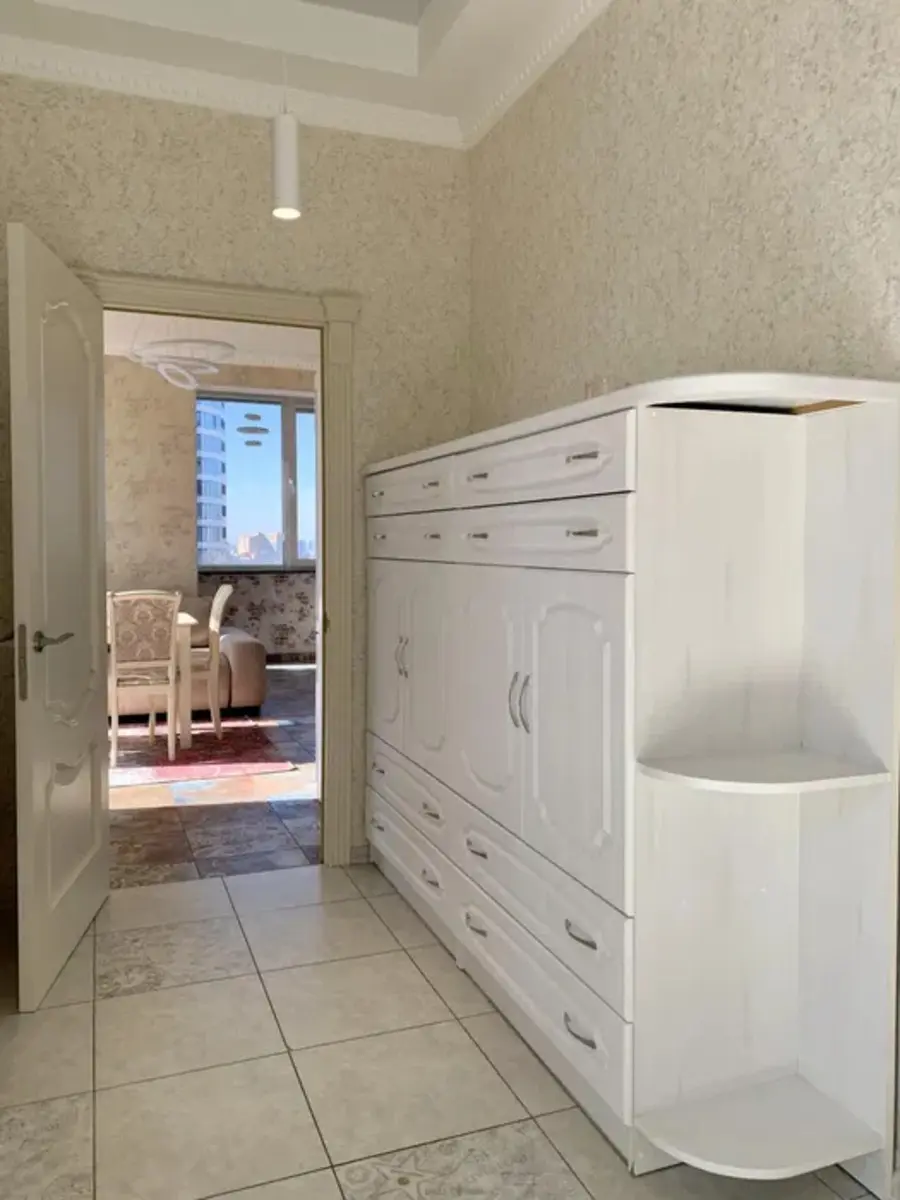 Фото Selling a 1-room apartment, 75 sq.m., Yevhena Konovaltsia Street (Schorsa Street) 34А Kyiv, price: 238000 $, code 3799