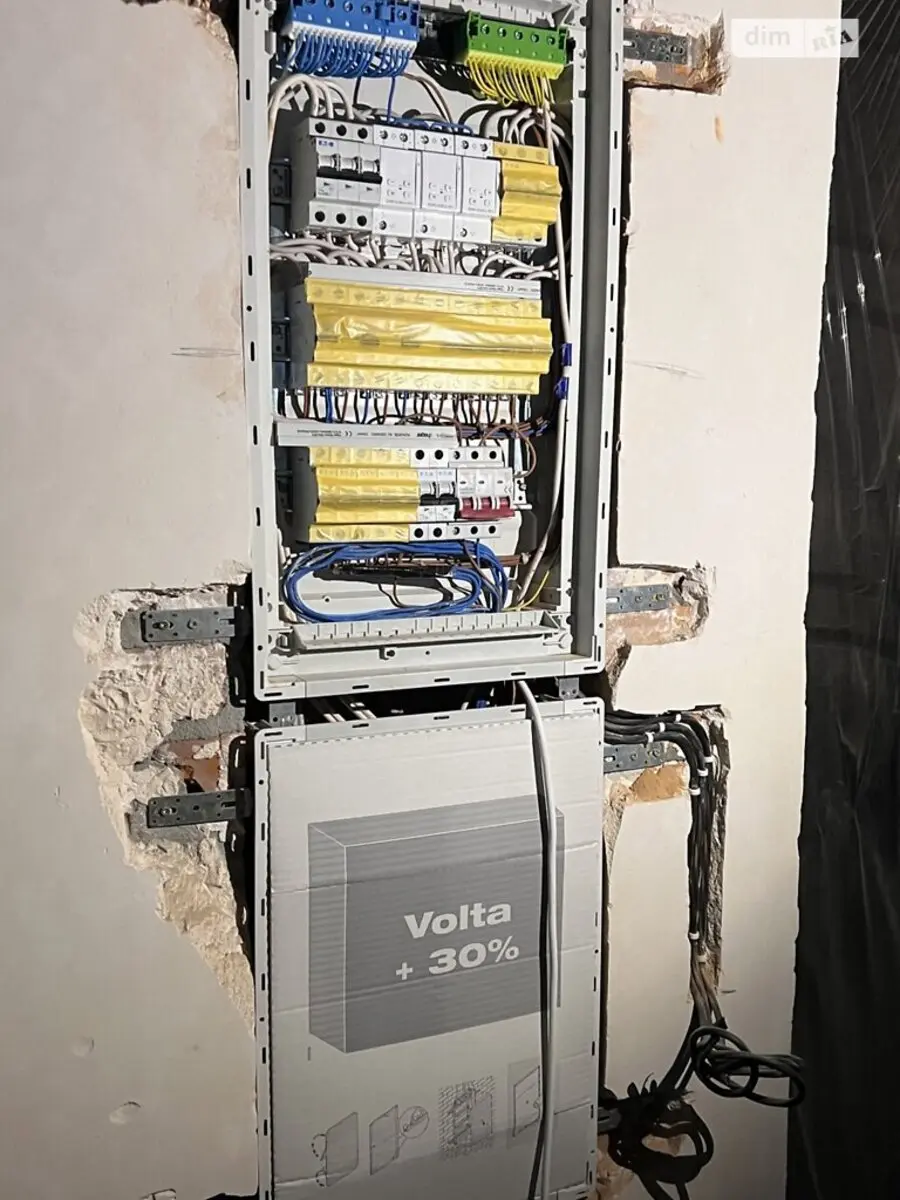 Фото Продаю 3 кімнатну квартиру, 96 кв. м, Юрія Кондратюка вул. 1 Київ, ціна: 91000 $, код 3857