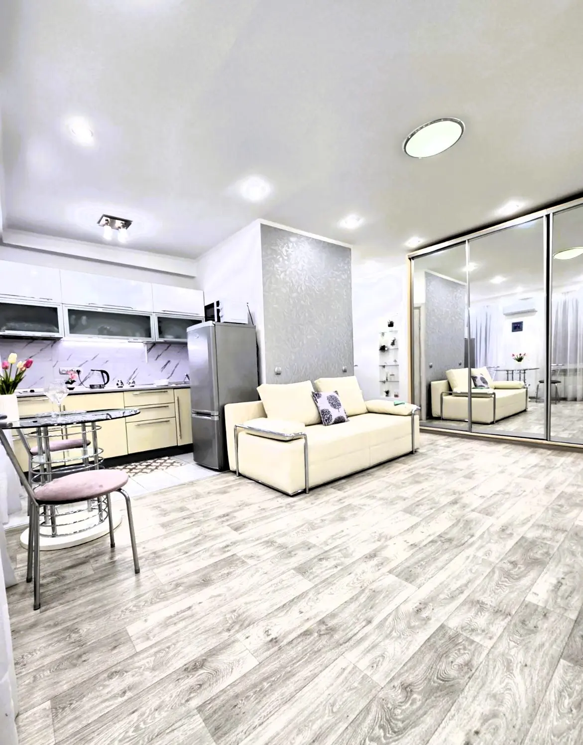 Фото Продаю 1 кімнатну квартиру, 30 кв. м, Набережно-Хрещатицька вул. 35 Київ, ціна: 79900 $, код 3896