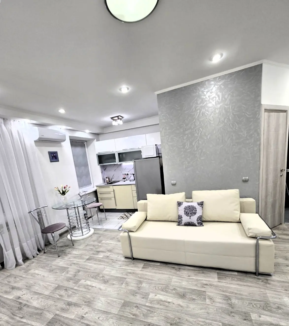 Фото Продаю 1 кімнатну квартиру, 30 кв. м, Набережно-Хрещатицька вул. 35 Київ, ціна: 79900 $, код 3896