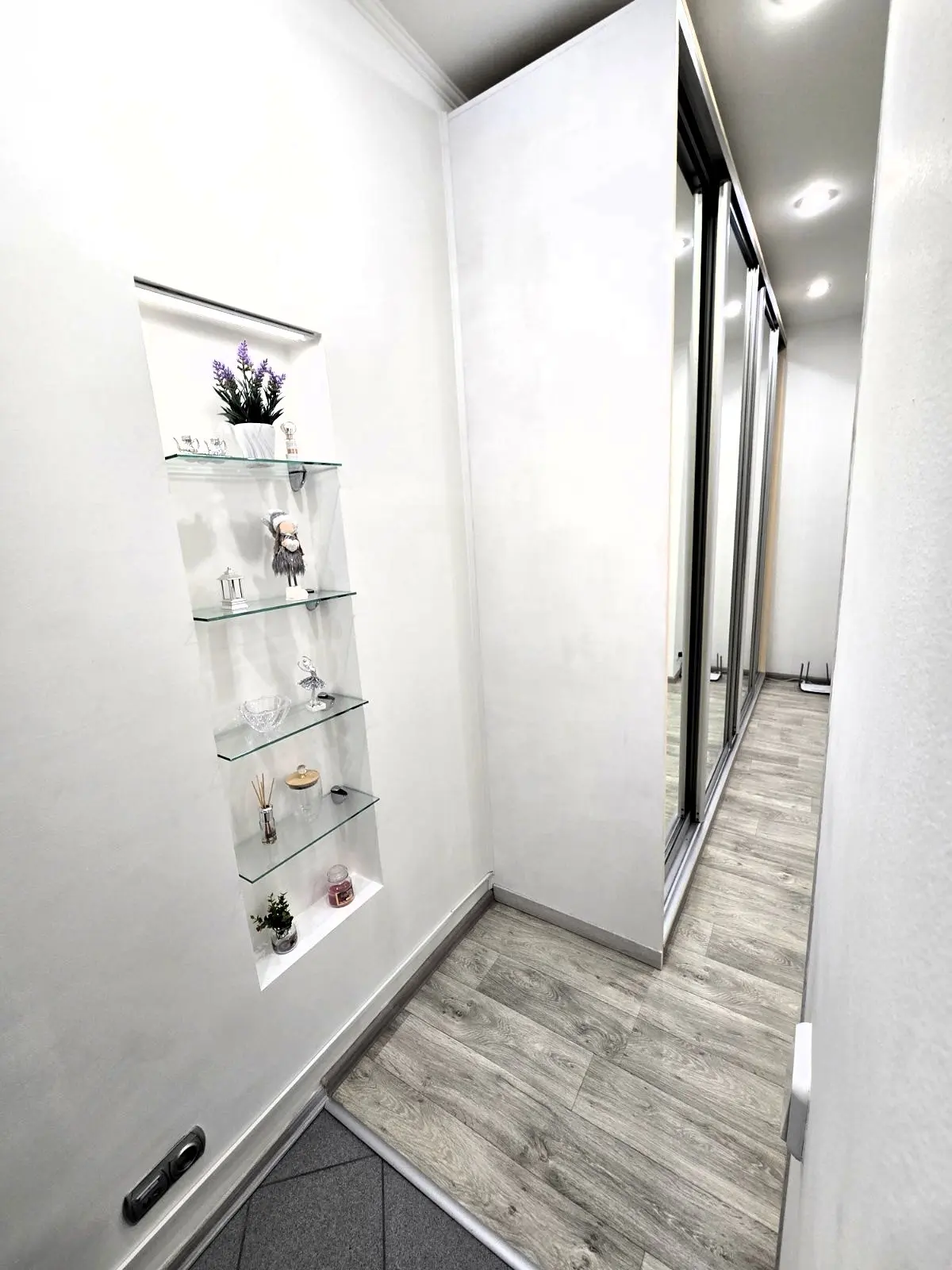 Фото Продаю 1 кімнатну квартиру, 30 кв. м, Набережно-Хрещатицька вул. 35 Київ, ціна: 79900 $, код 3896