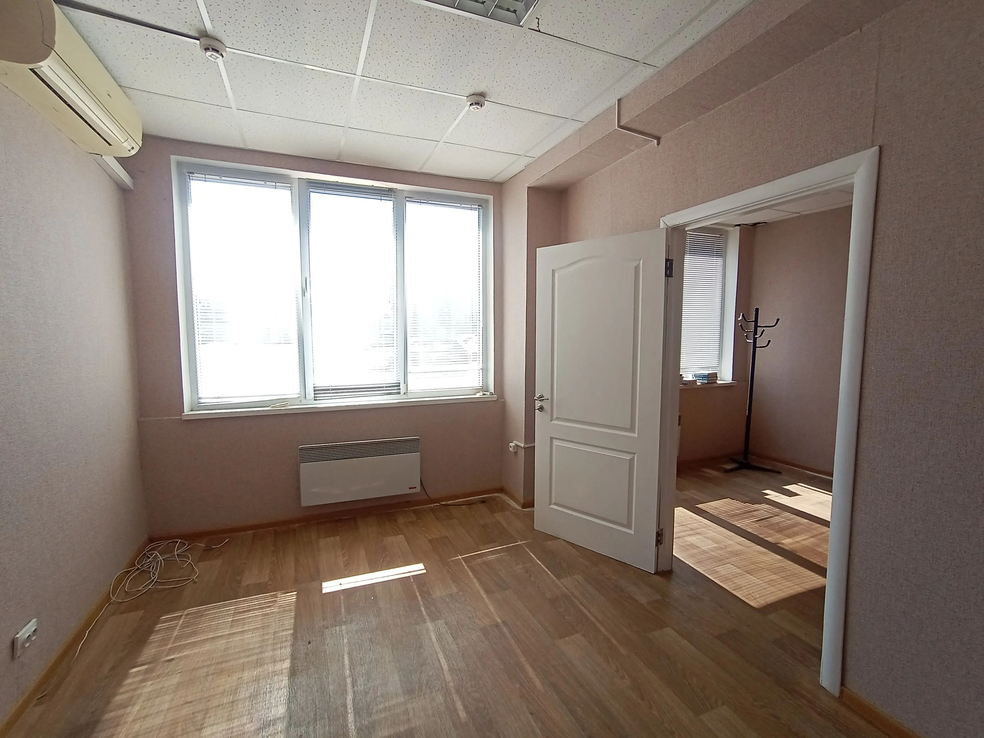 Фото Rent an office, Oresta Vaskula street (Feodory Pushynoi Street)  Kyiv for long-term rent, price: 240 UAH, code 3910