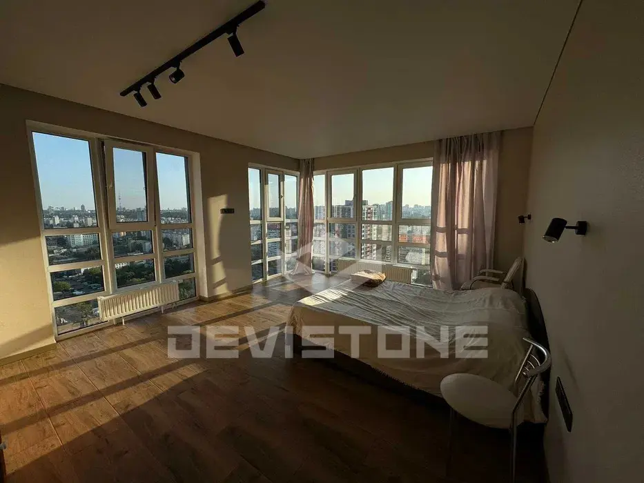 Фото Снять 4-комнатную квартиру, Бережанская ул. 15 Киев в долгосрочную аренду, цена: 1100 $, код 3946