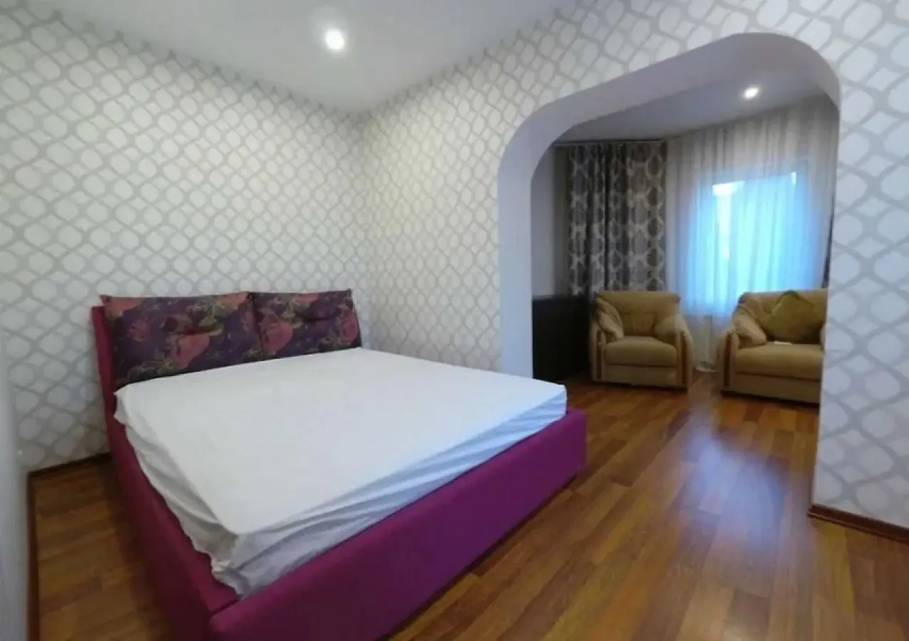 Фото Снять дом, 60-я Садовая ул.  Киев в долгосрочную аренду, цена: 1800 $, код 3953