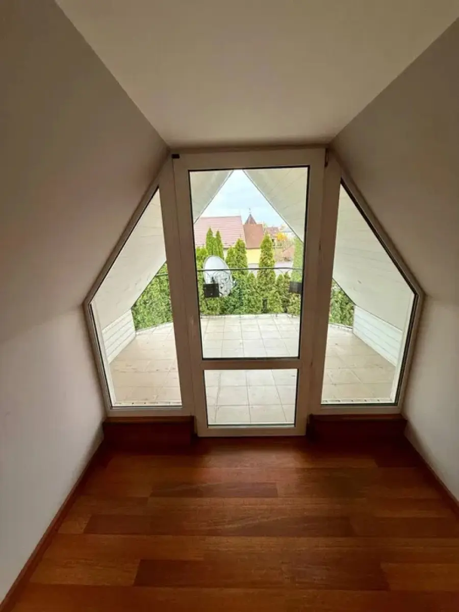 Фото Снять дом, 60-я Садовая ул.  Киев в долгосрочную аренду, цена: 1800 $, код 3953