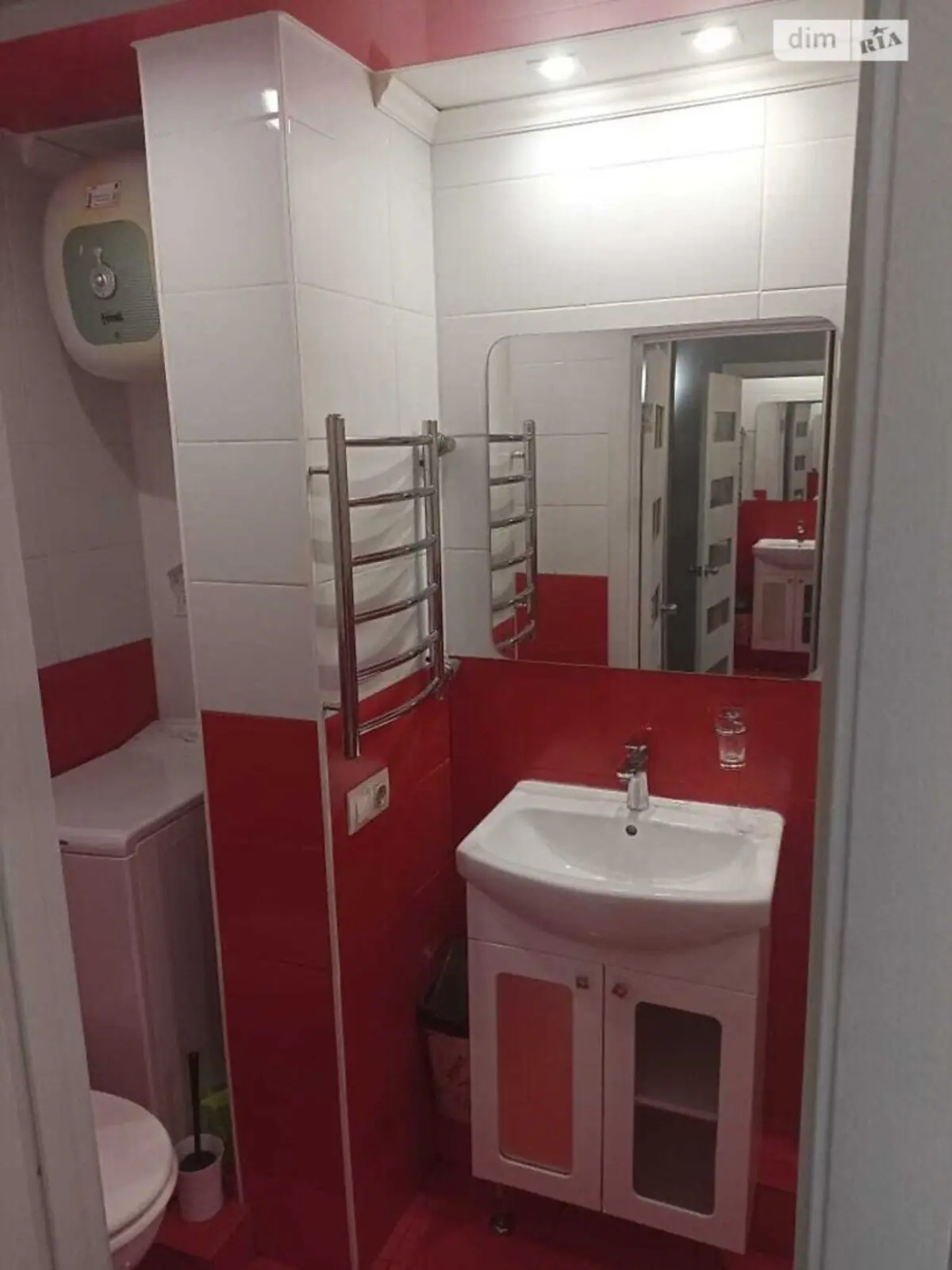 Фото Selling a 1-room apartment, 30 sq.m., Heroyiv polku "Azov" Street (Marshala Malynovskoho Street) 28б Kyiv, price: 50000 $, code 3957