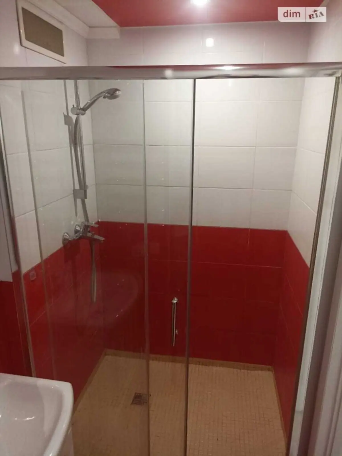 Фото Selling a 1-room apartment, 30 sq.m., Heroyiv polku "Azov" Street (Marshala Malynovskoho Street) 28б Kyiv, price: 50000 $, code 3957