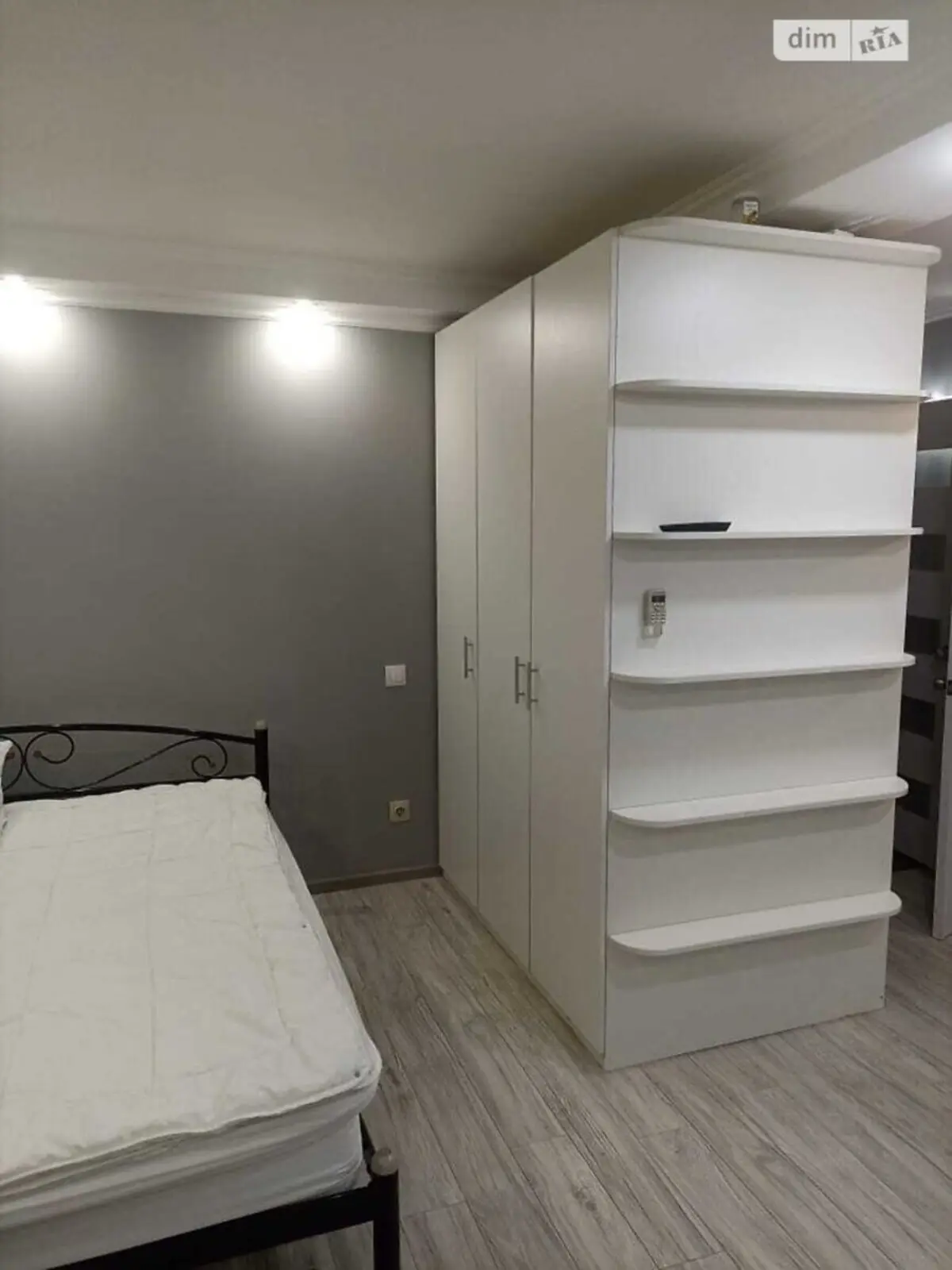 Фото Selling a 1-room apartment, 30 sq.m., Heroyiv polku "Azov" Street (Marshala Malynovskoho Street) 28б Kyiv, price: 50000 $, code 3957