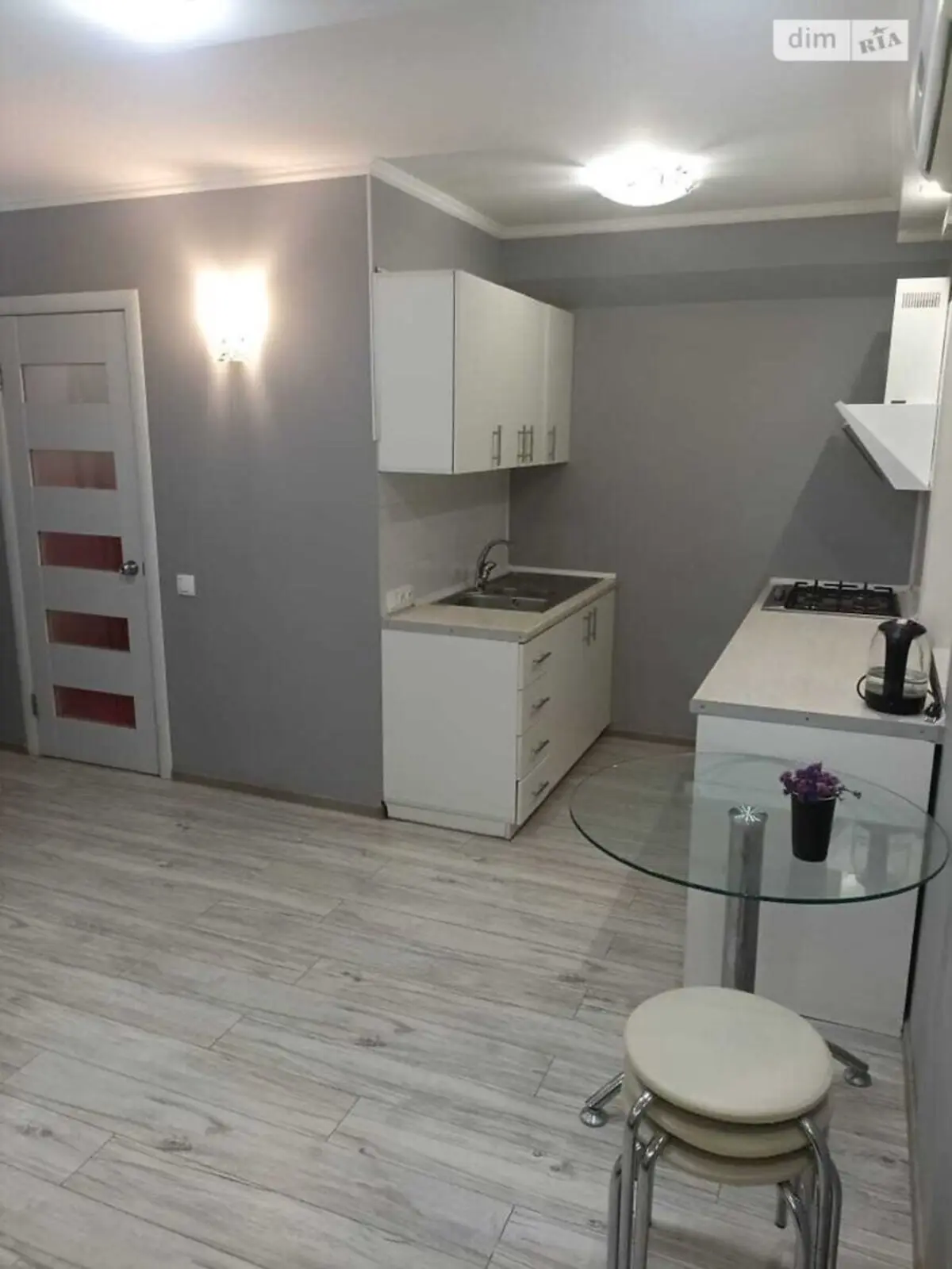Фото Selling a 1-room apartment, 30 sq.m., Heroyiv polku "Azov" Street (Marshala Malynovskoho Street) 28б Kyiv, price: 50000 $, code 3957