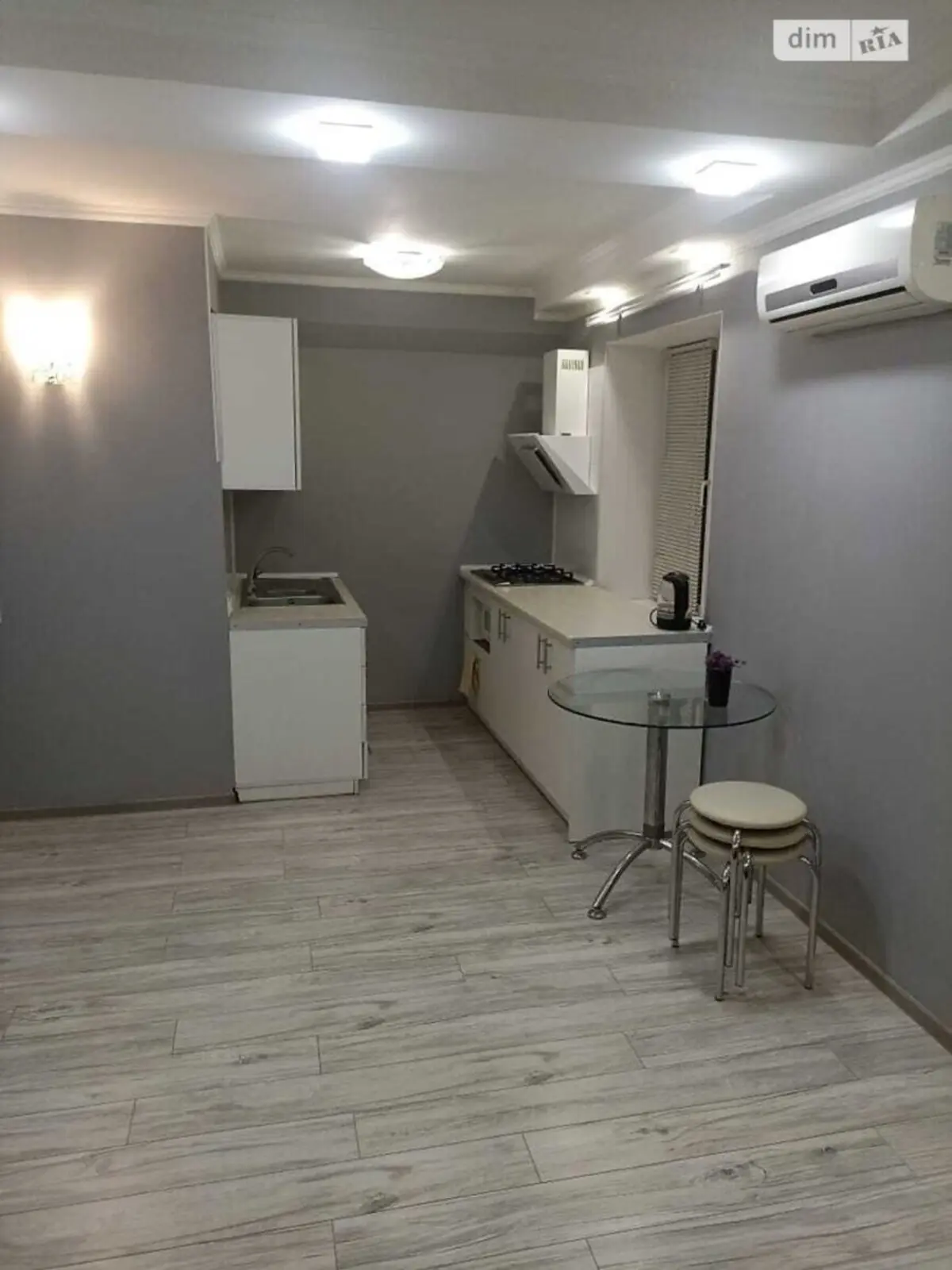 Фото Selling a 1-room apartment, 30 sq.m., Heroyiv polku "Azov" Street (Marshala Malynovskoho Street) 28б Kyiv, price: 50000 $, code 3957
