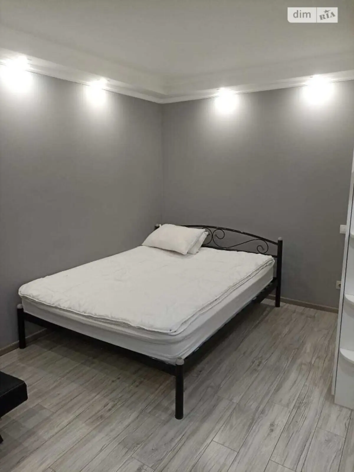 Фото Selling a 1-room apartment, 30 sq.m., Heroyiv polku "Azov" Street (Marshala Malynovskoho Street) 28б Kyiv, price: 50000 $, code 3957