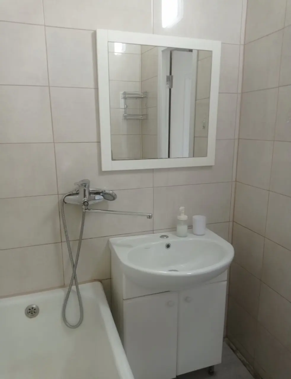 Фото Зняти 1 кімнатну квартиру, Добровольців пров. 6 Дніпро в довгострокову оренду, ціна: 11000 UAH, код 4003