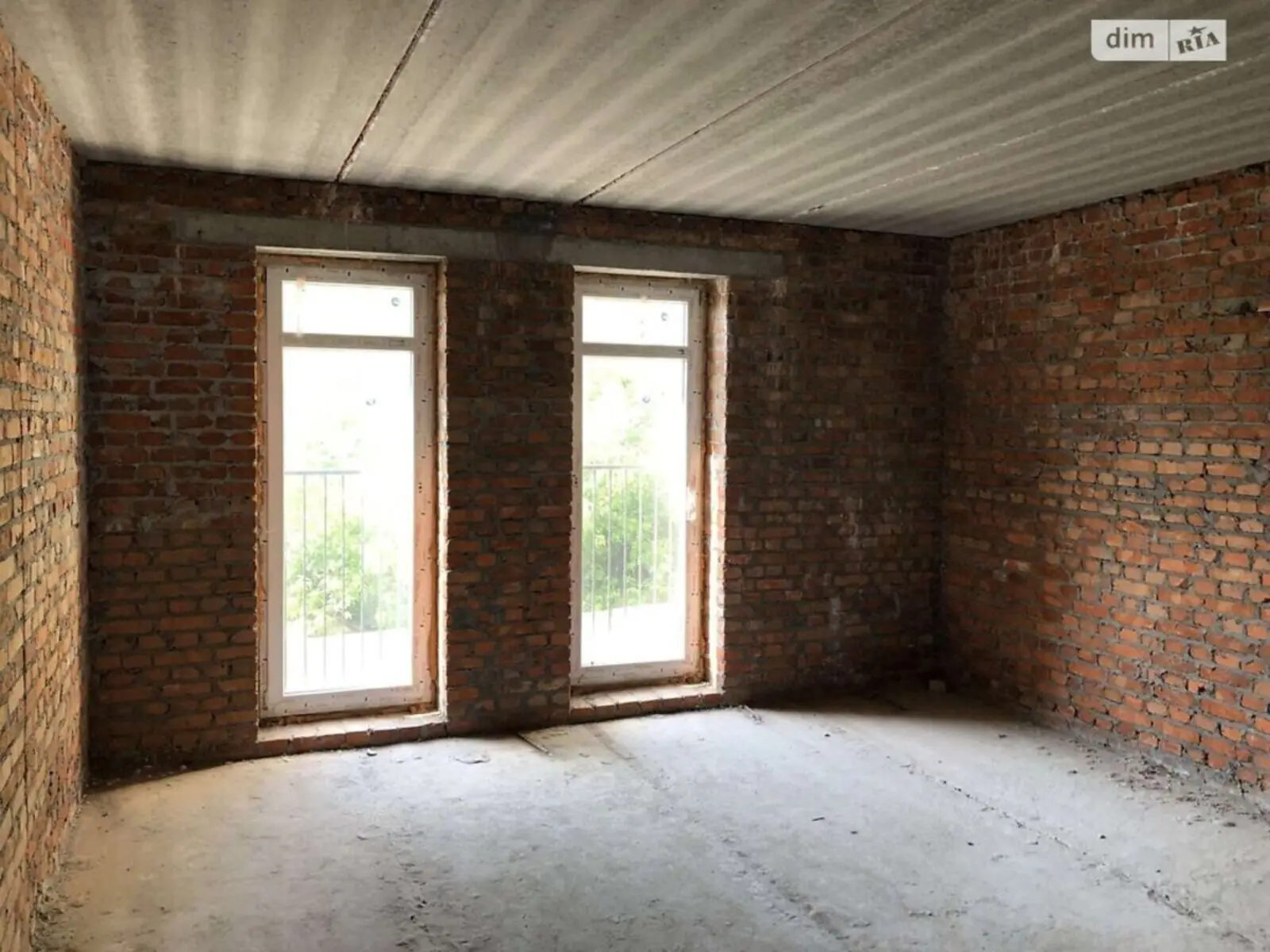 Фото Selling a 1-room apartment, 55 sq.m., Yasnohirska Street 16в Kyiv, price: 55697 $, code 4008