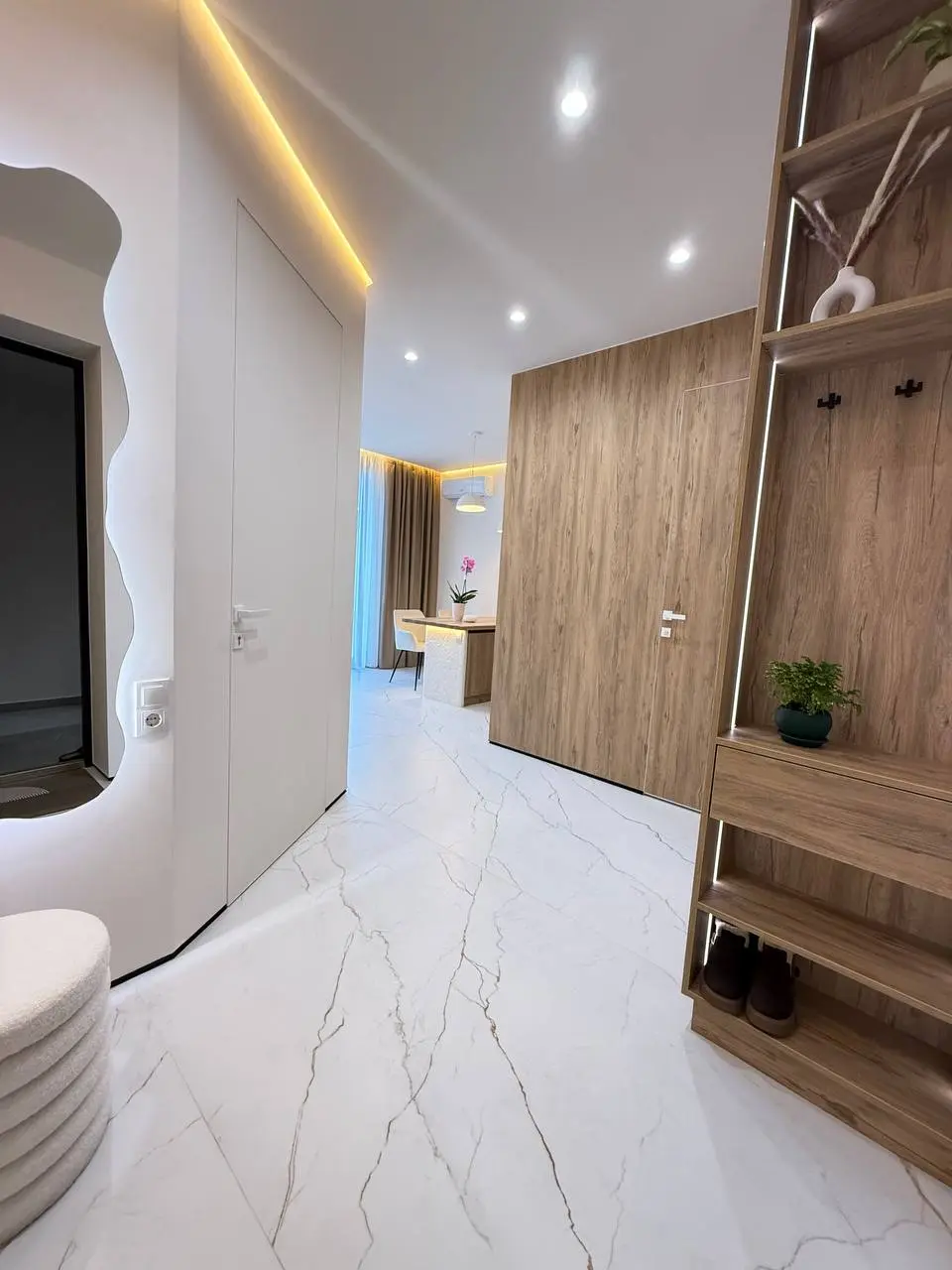 Фото Selling a 1-room apartment, 45 sq.m., Tyvodara Lehotskoho Street 8 Uzhhorod, price: 130000 $, code 4011