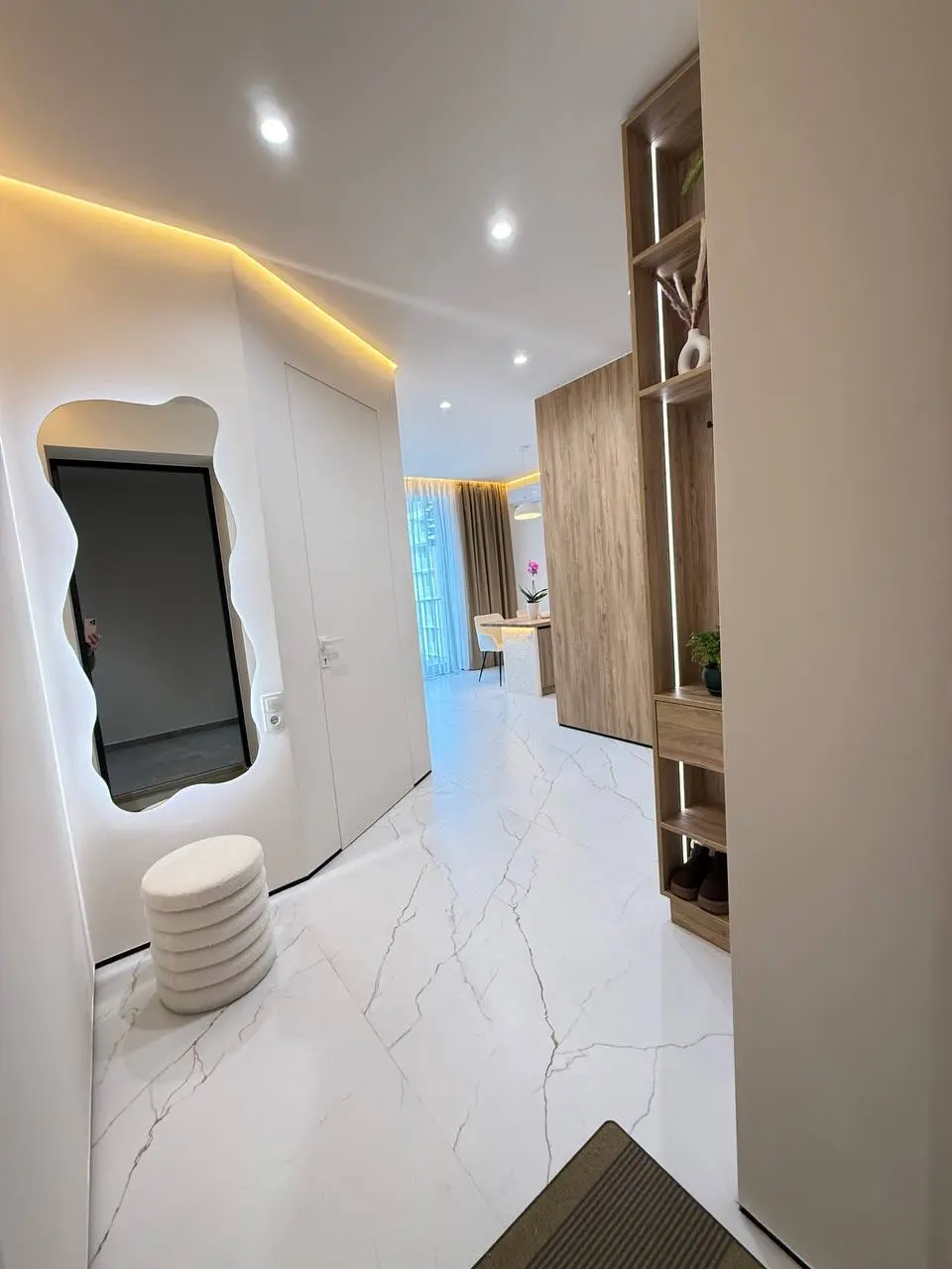 Фото Selling a 1-room apartment, 45 sq.m., Tyvodara Lehotskoho Street 8 Uzhhorod, price: 130000 $, code 4011